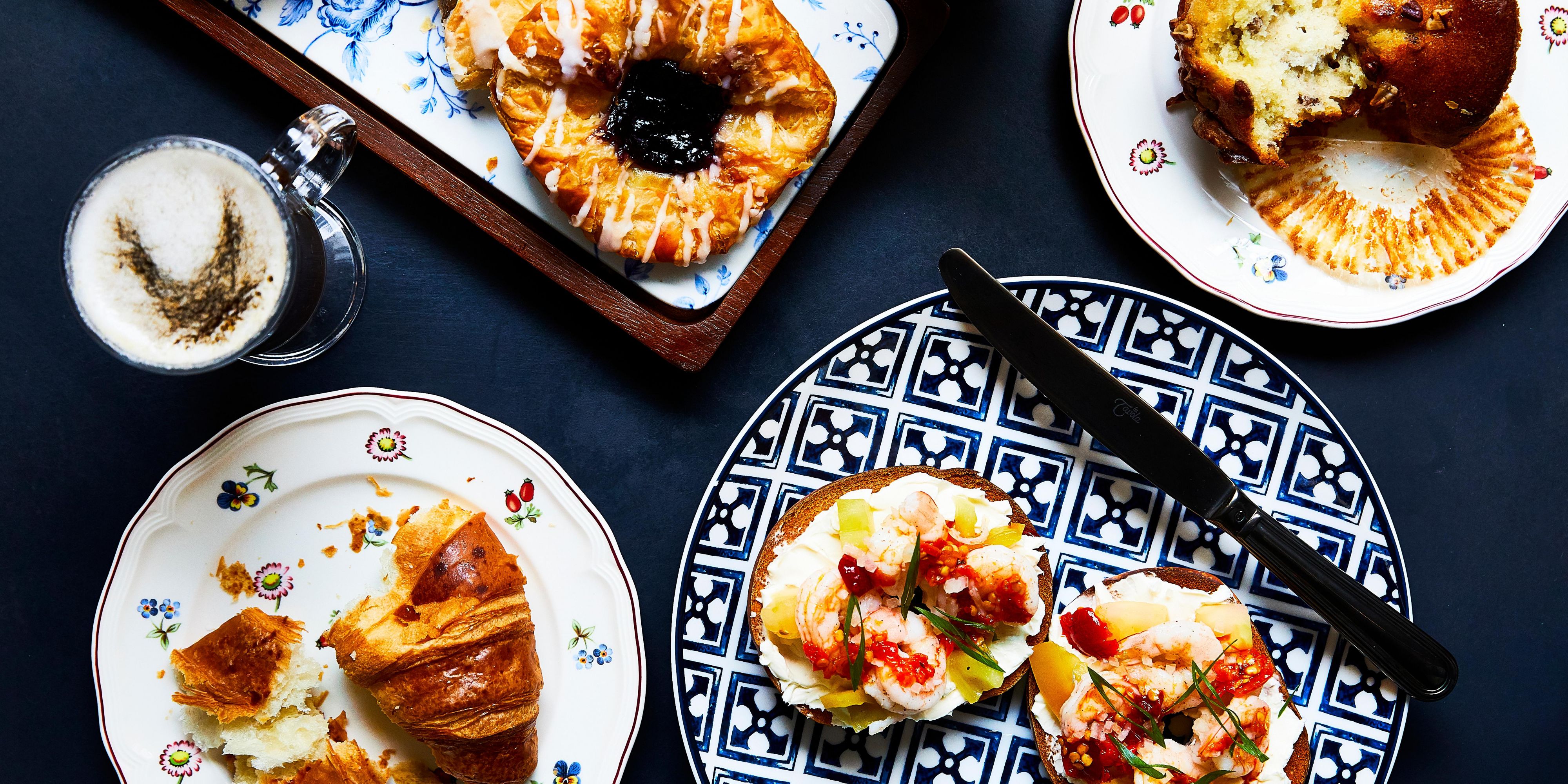 This neighborhood go-to for caffeine and frozen treats serves up specialty coffees, two flavors of frozen custard on pull, grab-and-go breakfast goods, and indulgent desserts like boozy truffles. 