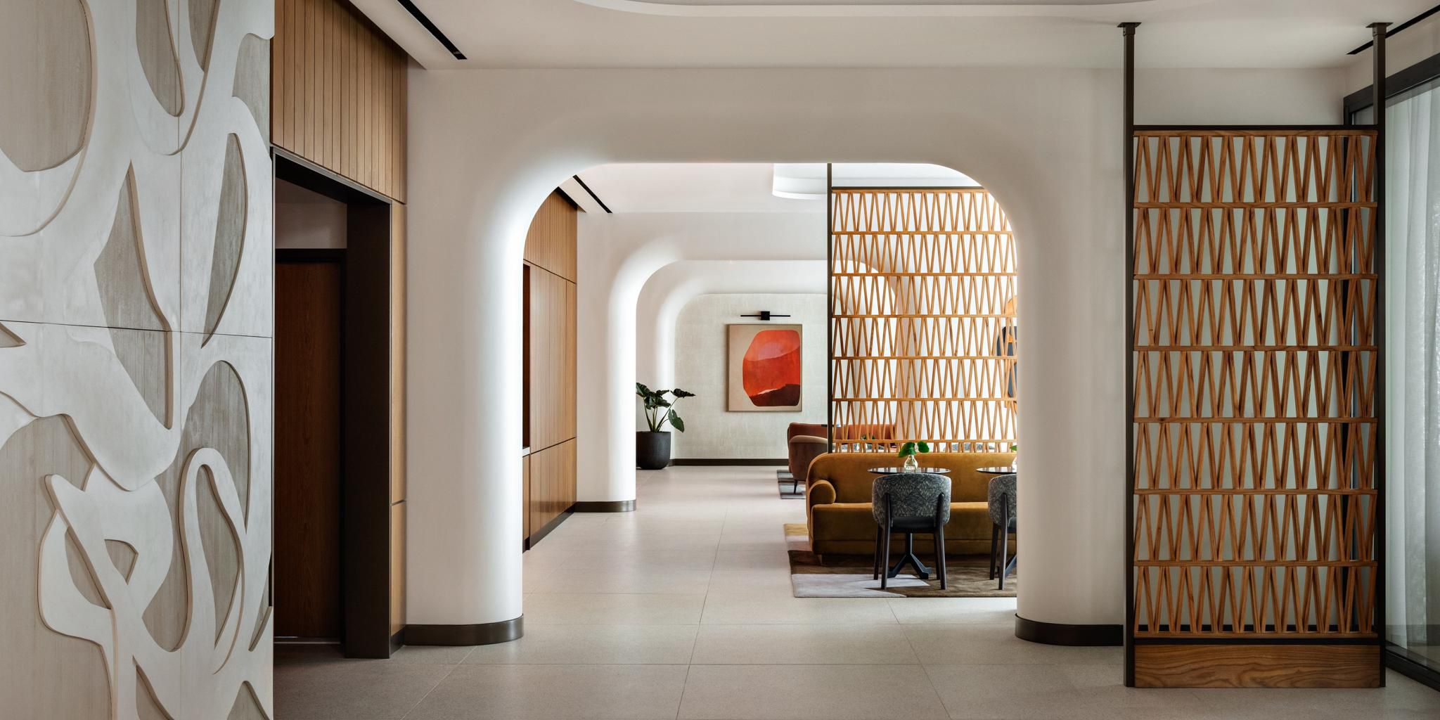 $hotelInfo.mediaDetails.welcomePhotos.primaryPhoto.caption}