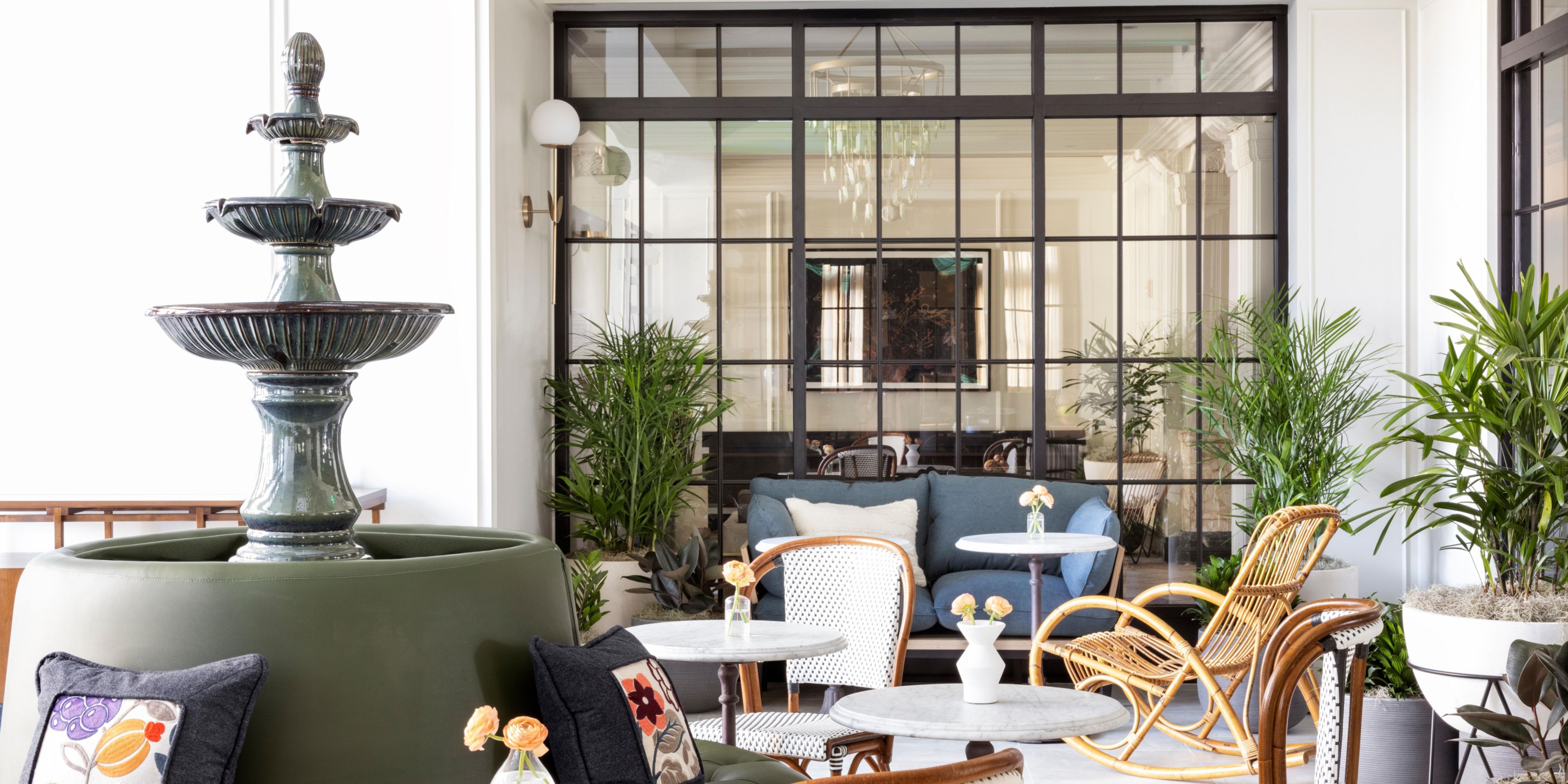 $hotelInfo.mediaDetails.welcomePhotos.primaryPhoto.caption}