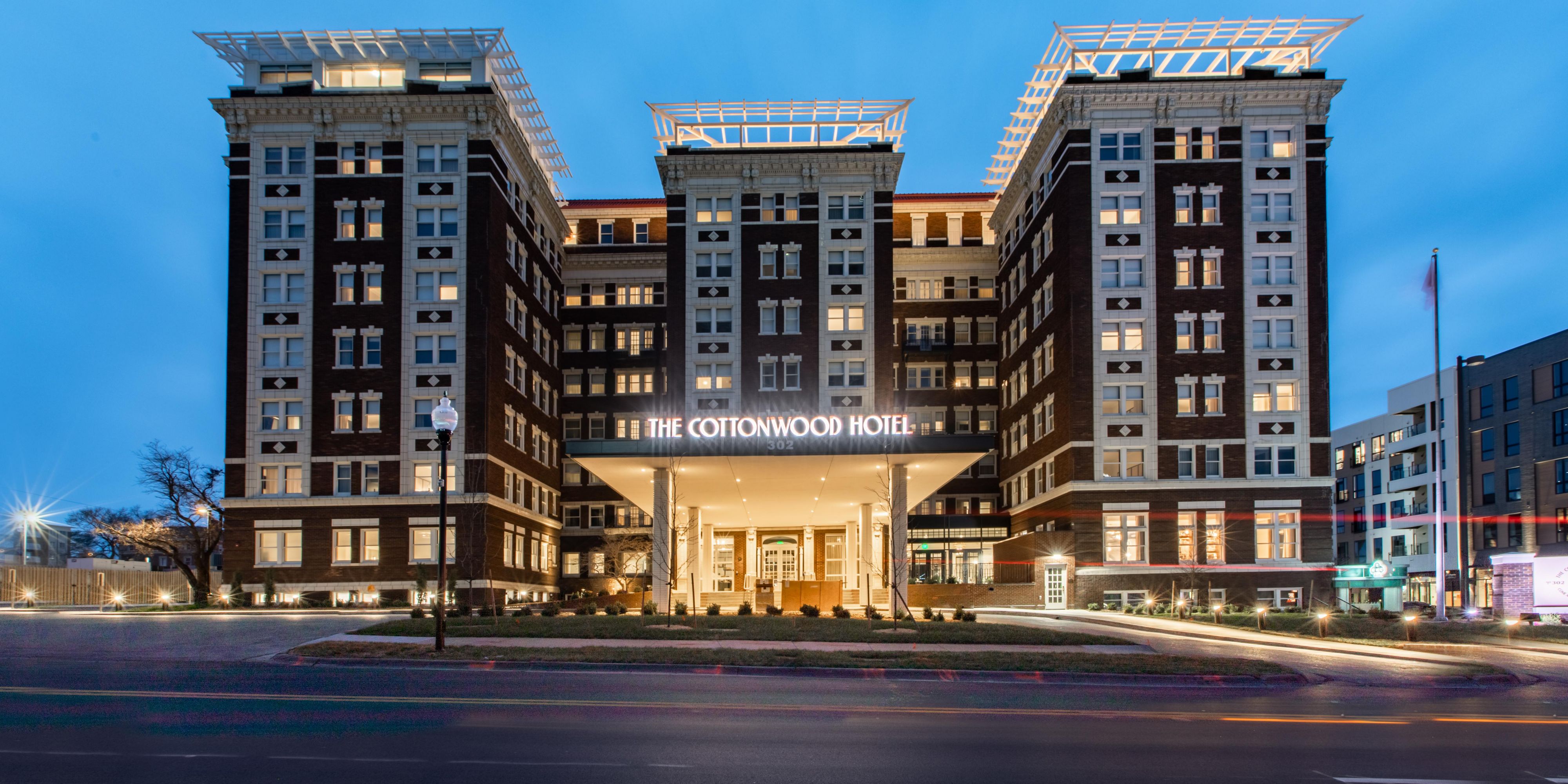 The Cottonwood Hotel is a prominent presence in Omaha’s revitalized Blackstone District, the city’s oldest and coolest neighborhood. From our front doors, you’re a walk away to some of the best restaurants, nightlife and shopping in town. When you explore, you’ll discover rich history on every street corner – and in the Cottonwood’s every nook.