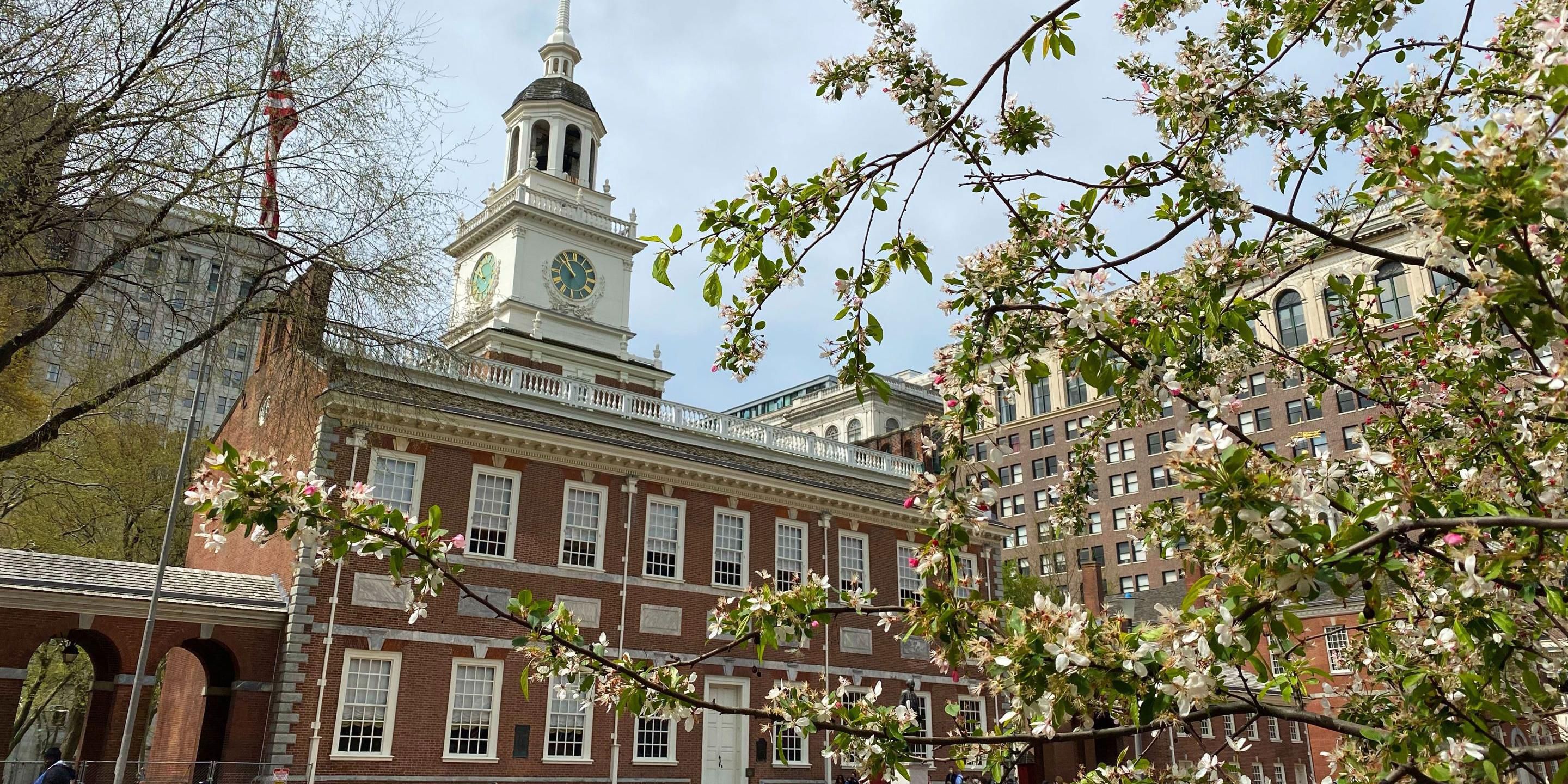 Our hotel is located right in the most historic square mile of the country, just steps away from Independence Park, The Liberty Bell, Betsy Ross House, Elfreth’s Alley, national parks, to name a few.