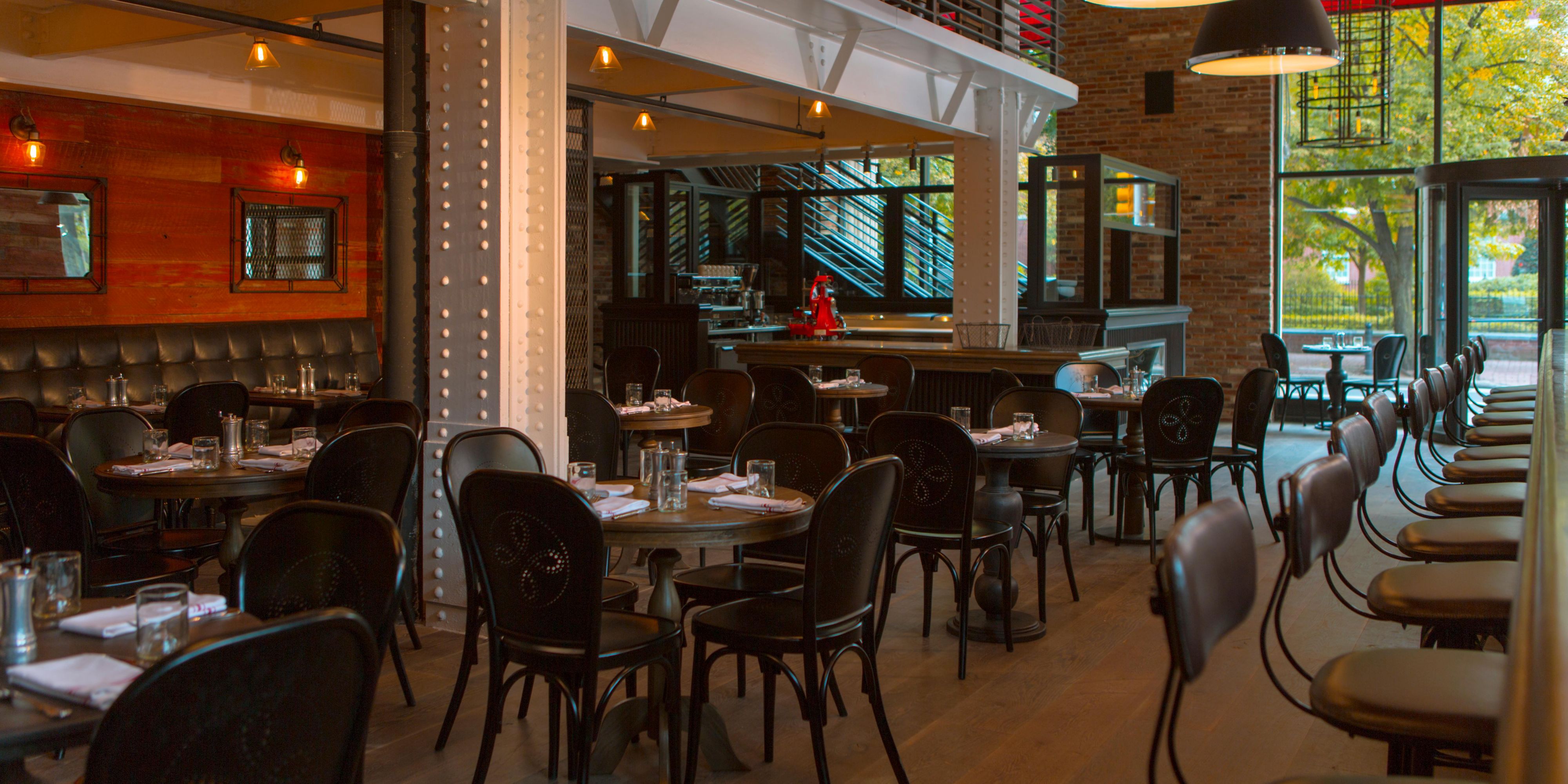 Located adjacent to Kimpton Hotel Monaco Philadelphia, the modern, three-meal tavern boasts a menu that gives regional favorites a global spin, featuring only the best local purveyors, cheesemongers, farmers and sustainable fisheries. Feel at home in this welcoming space, where neighborly meets sophisticated and fancy meets familiar.