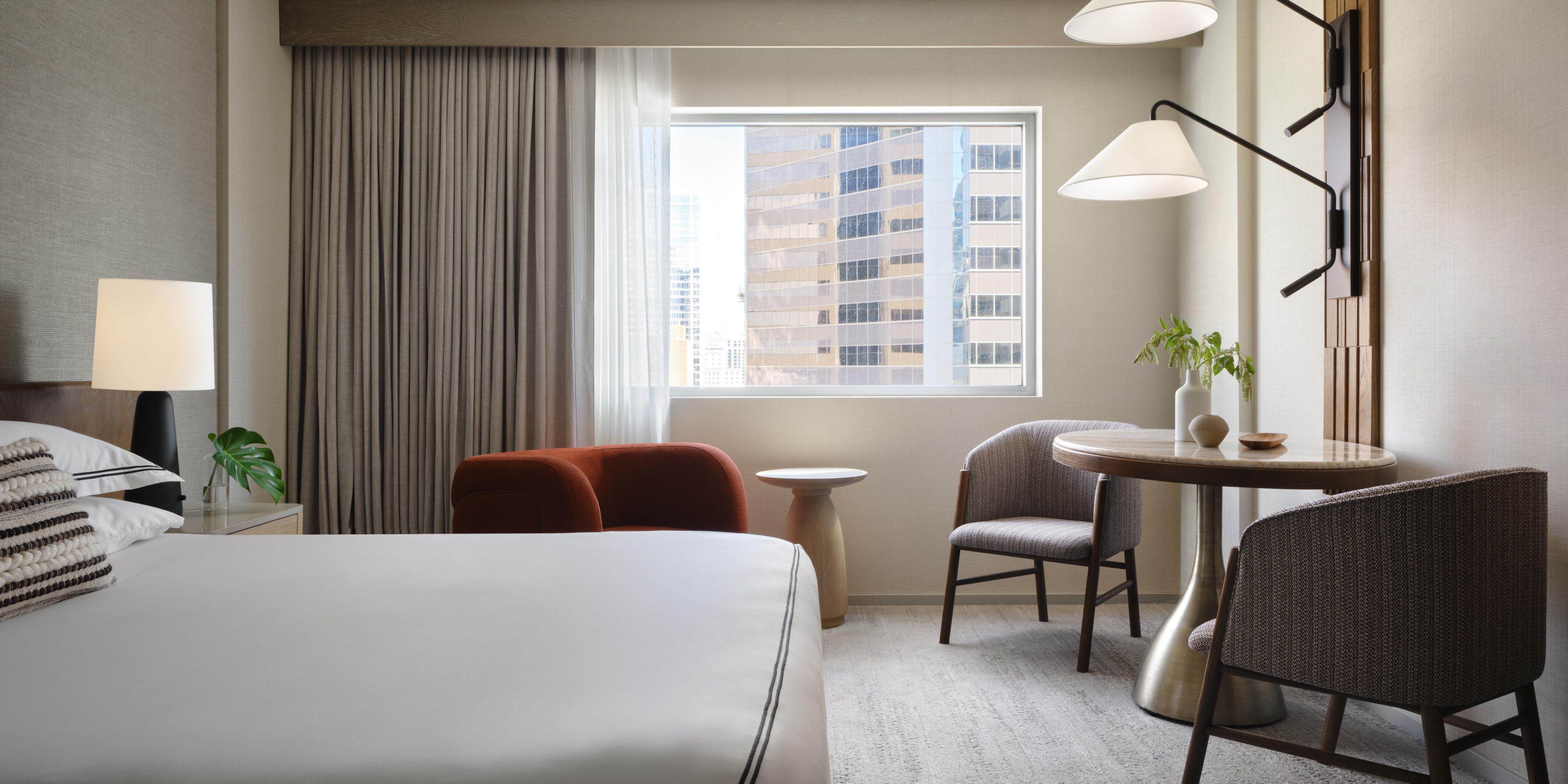 $hotelInfo.mediaDetails.welcomePhotos.primaryPhoto.caption}