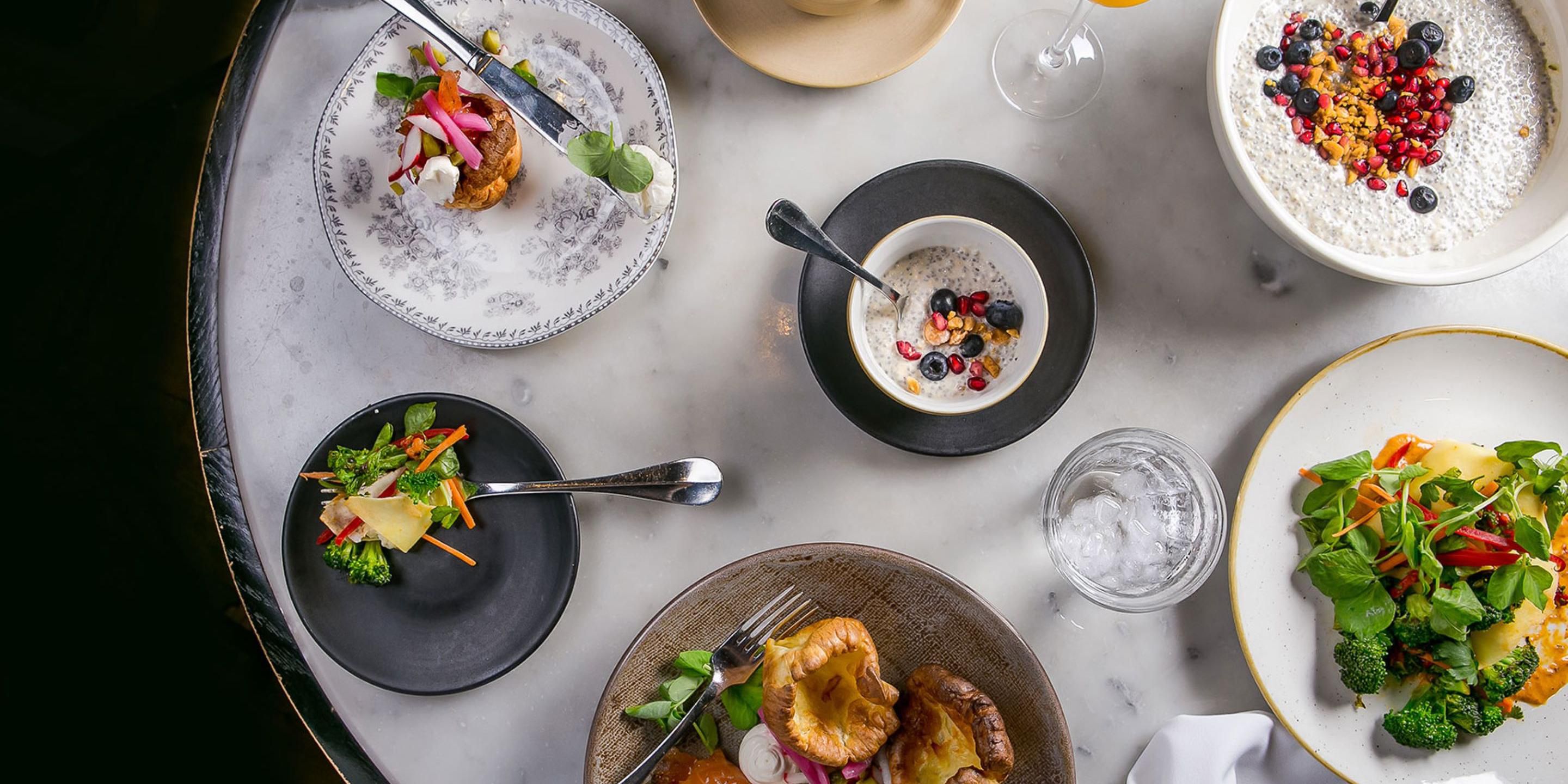 The Commoner is anything but common. American classics with a touch of the unexpected are at the heart of this Downtown Pittsburgh restaurant. Our culinary team serves an authentic, locally-focused, ingredient-driven menu made to pair with our robust selection of local beers and craft spirits to complete the American tavern feel.