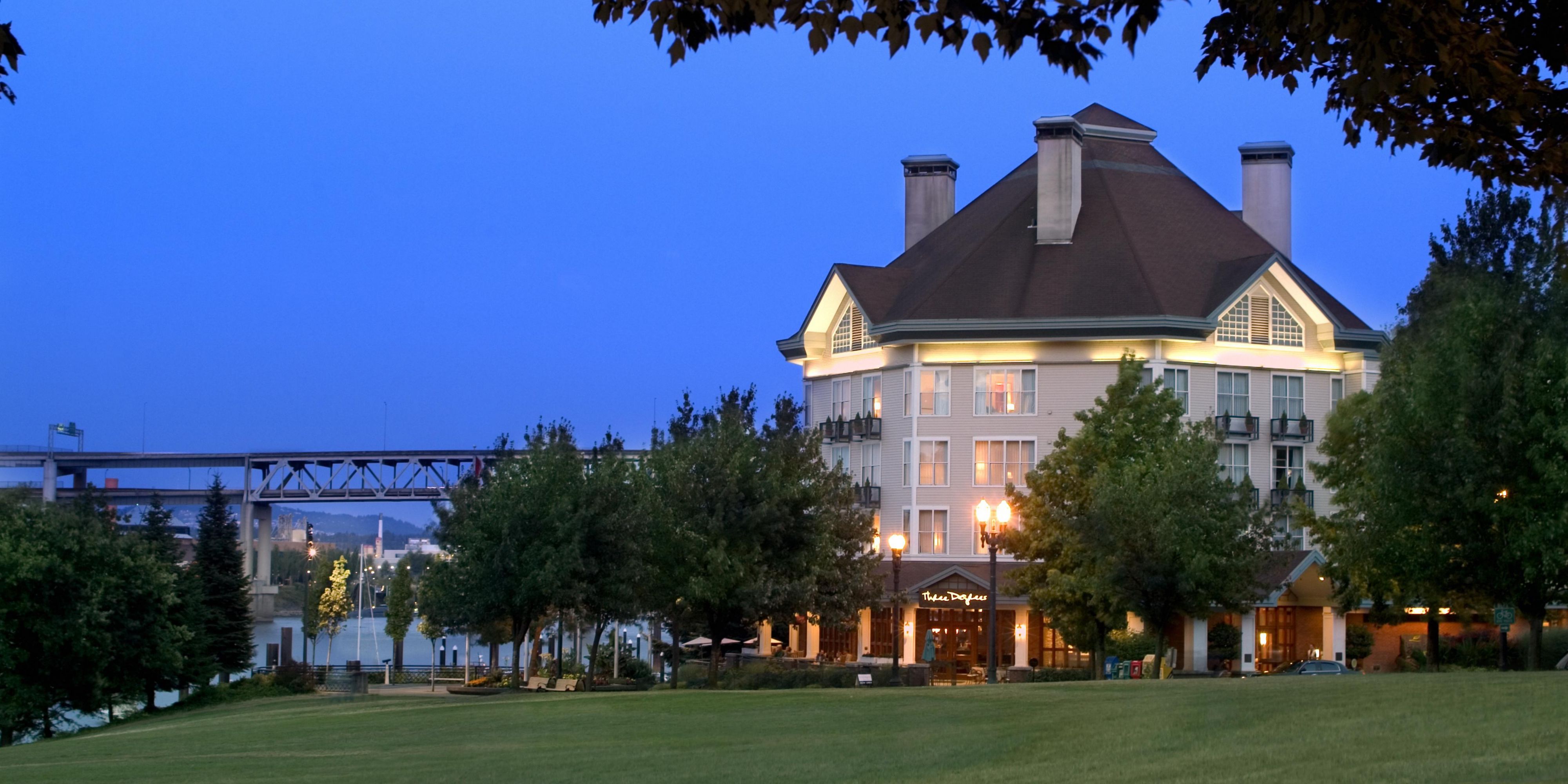With postcard views of the iconic bridges spanning the majestic Willamette River and boats gently bobbing in the marina below, our fabulous outdoor courtyard and deck is an unbeatable place to host your fairytale Portland wedding, special event, or just hang out with a glass of wine at sunset.