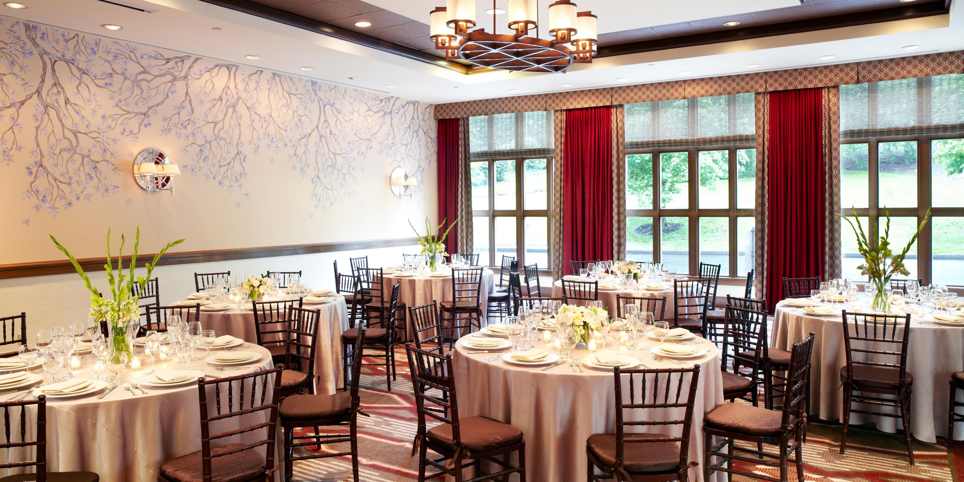The view from our outdoor courtyard patio overlooking Portland's majestic Wiliamette River is a wedding photographer's dream-come-true, making Kimpton RiverPlace Hotel a top choice for Portland nuptials. Whether you're celebrating with 20 guests or 200, the RiverPlace will make your wedding day even more magical.