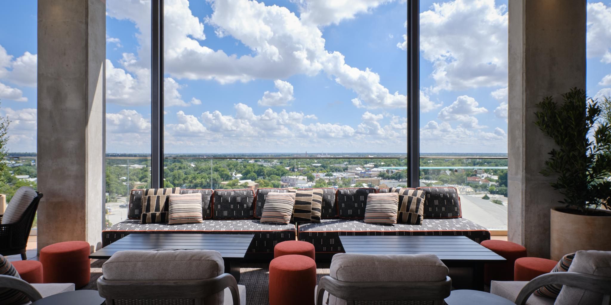 Tenfold Rooftop bar features inventive cocktails focusing on tequila and mezcal, along with a selection of beer and wine by the glass. Join us at the only luxury, year-round open-air venue.