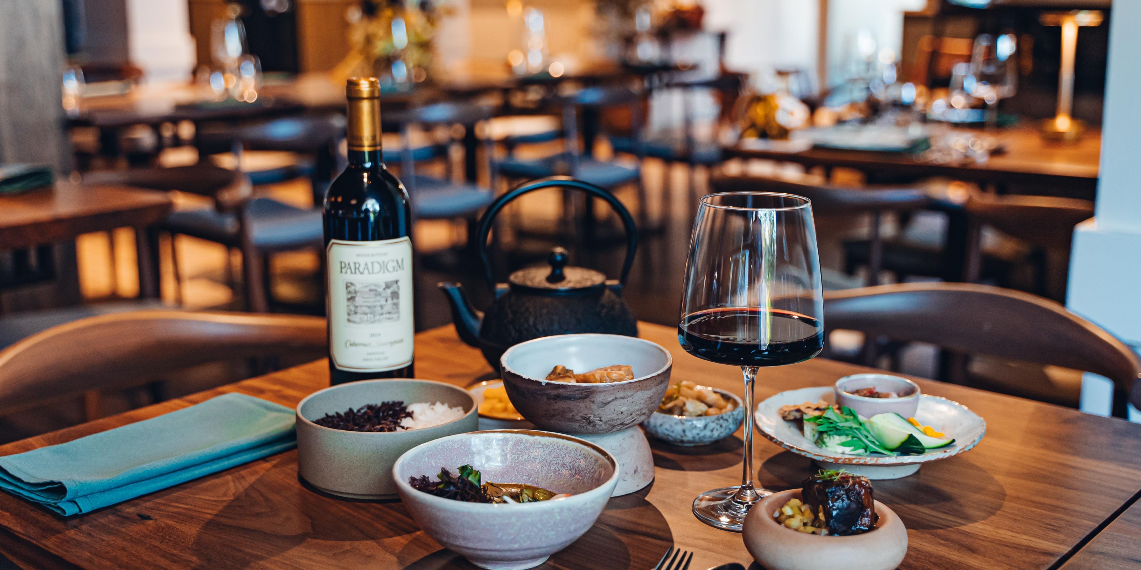 Headed by the native Thai Chef Piriya “Saint” Boonprasarn, Hed 11 shines the light on his exceptional skills in refining and elevating Thai cuisine. Chef Saint infuses his exceptional culinary insight, profound passion, and dedication into each dish, collaborating closely with local producers to bring an unparalleled dining experience.