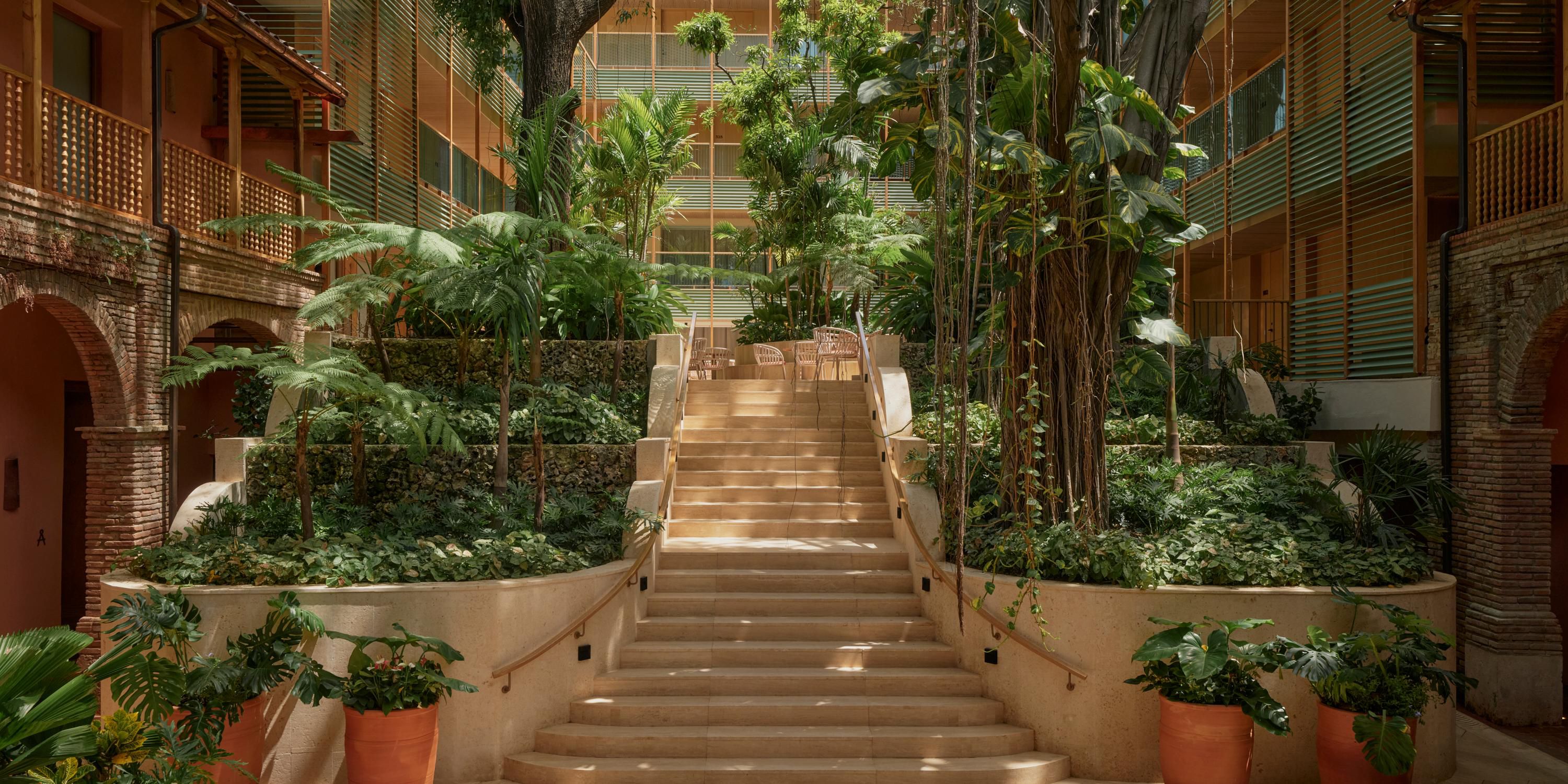 $hotelInfo.mediaDetails.welcomePhotos.primaryPhoto.caption}