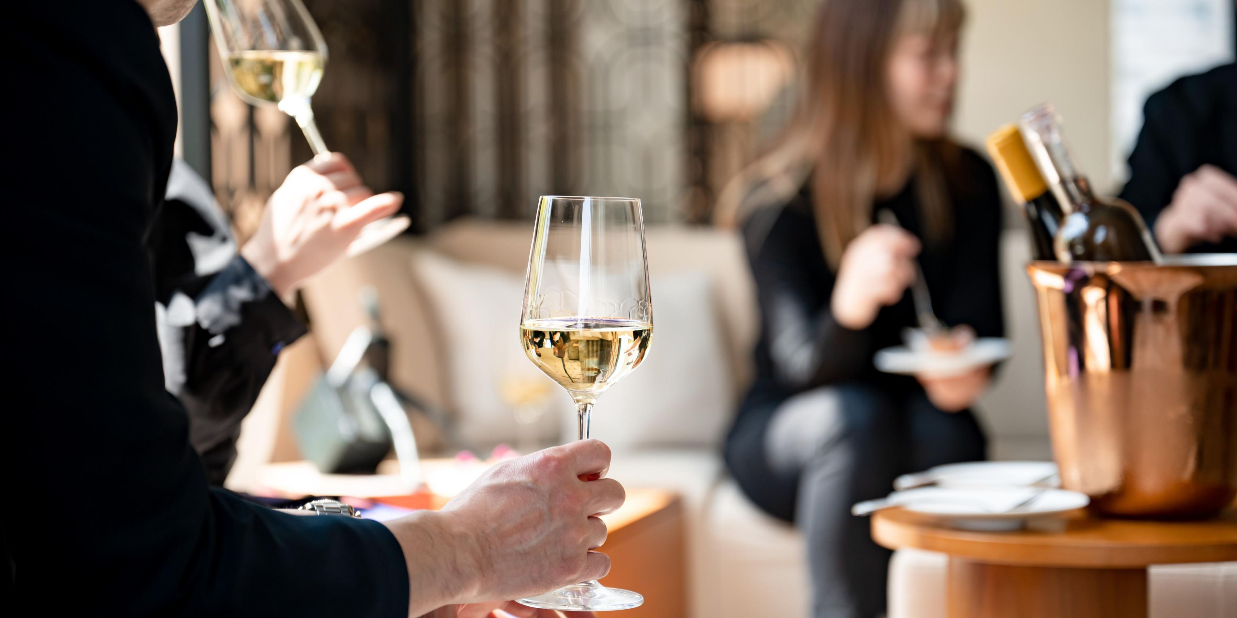 Sip & socialise over drinks & bites at our Evening Social Hour.
