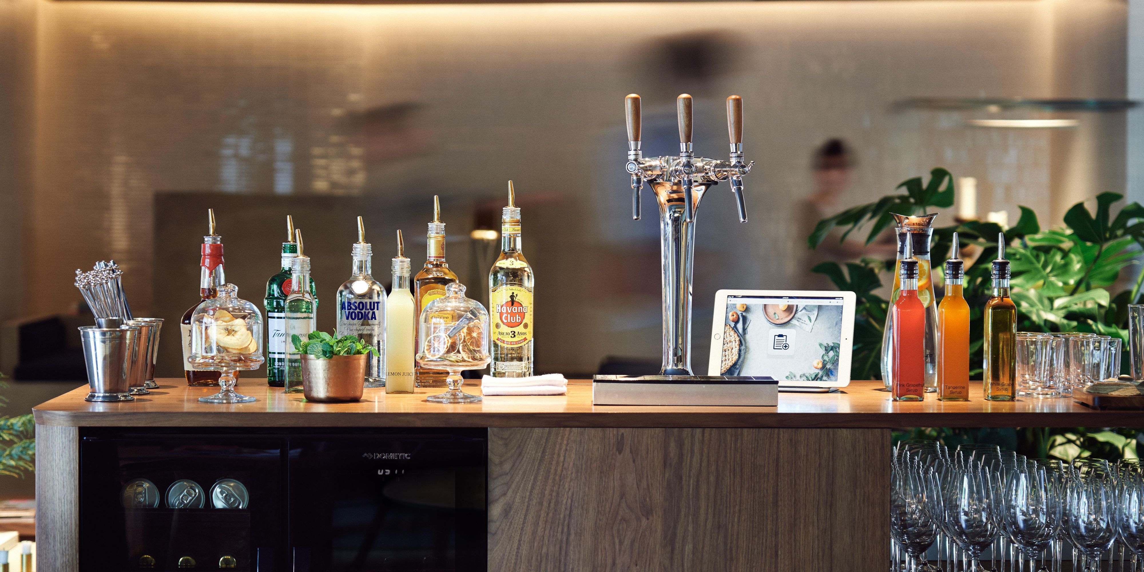 Social wine hour is one of Kimpton’s foundational perks. Its legacy dates back to the impetus for Kimpton itself, modeled after the personal, social, European boutique experience. Our guest know they can expect the best at Kimpton, thus we prepare free alcoholic beverages in the living to welcome guests back after a day’s adventure.