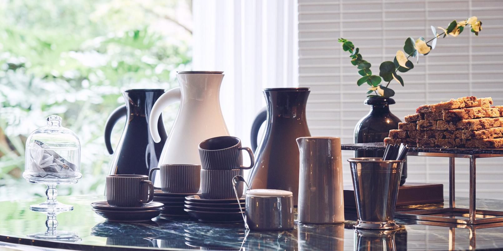 Elevate your mornings with our breakfast delights! Enjoy hot croissants or fresh bread paired with artisanal coffee or delicate lattes. Opt for a comforting cup of tea or creamy soybean milk. Dive into a burst of freshness with our vibrant fruit selection and grab a nourishing granola bar for a quick boost.