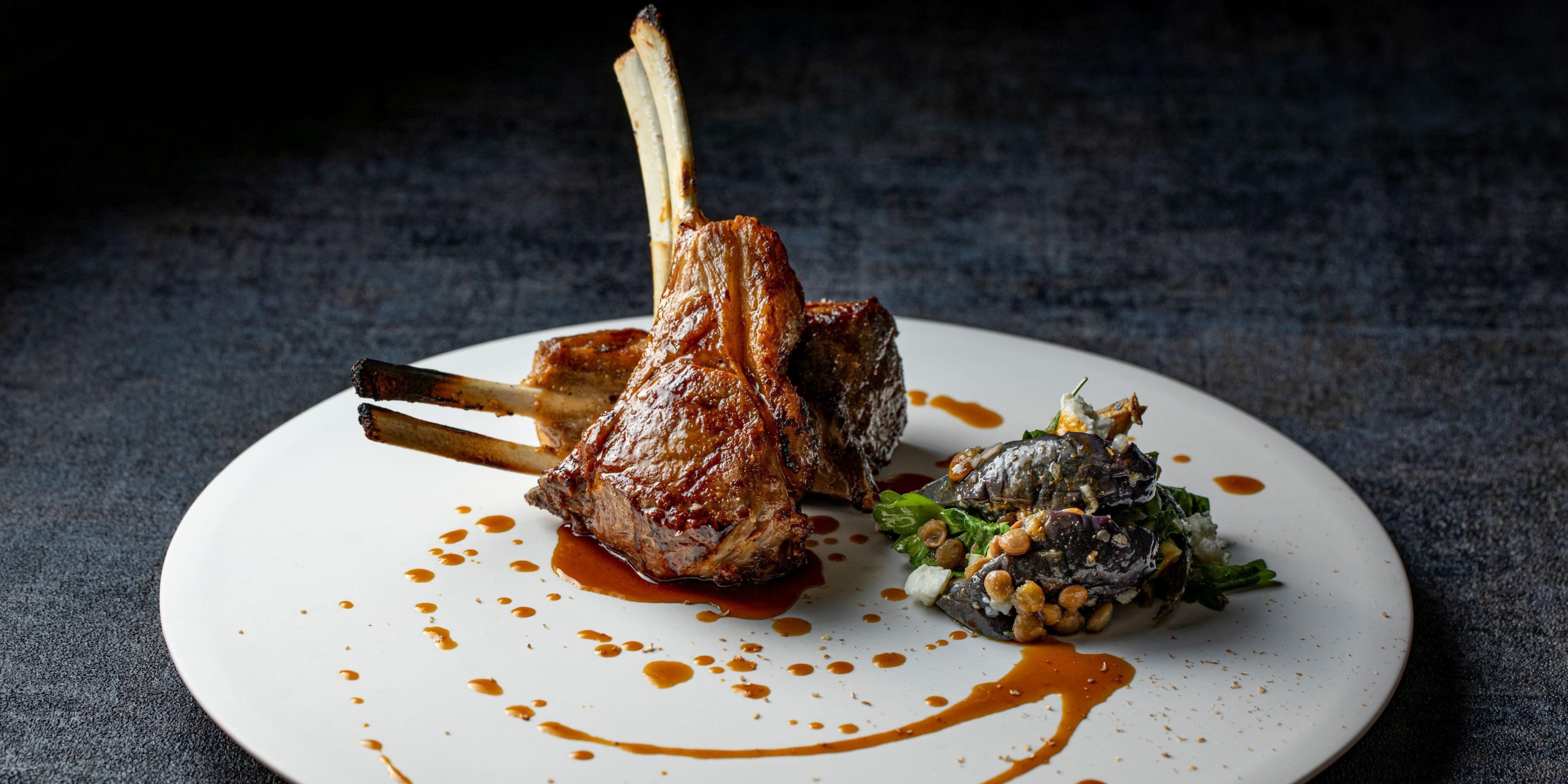 Meet District, a modern brasserie that knows what you’re in the mood for, whether it’s the daily power brunch or a dinner of fresh grilled seafood. Step into the sunken bar for a cocktail before lunch, or find your way to the outdoor terrace come early evening, a sophisticated spot to escape the hustle and bustle of Shinjuku.