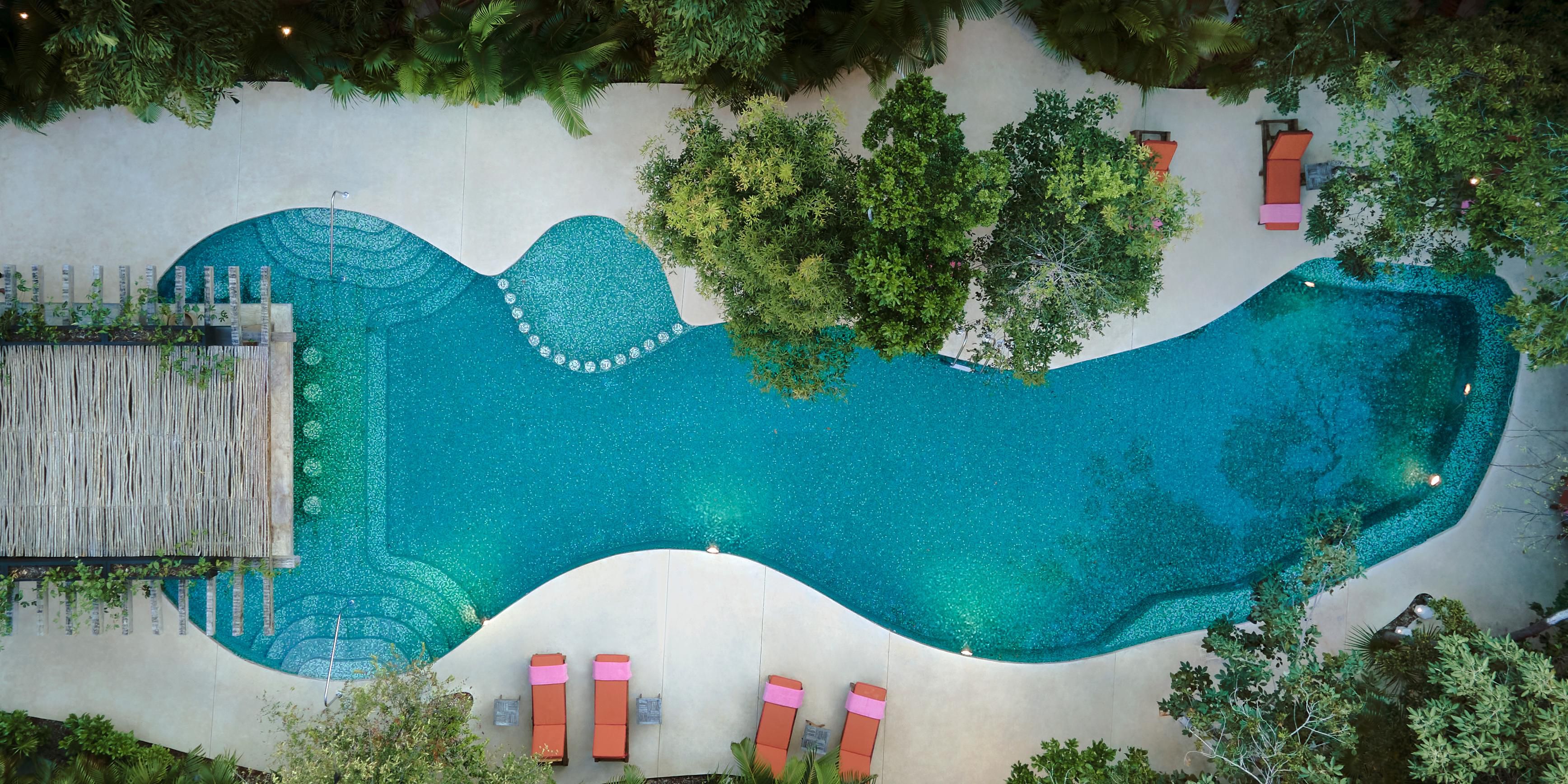 $hotelInfo.mediaDetails.welcomePhotos.primaryPhoto.caption}