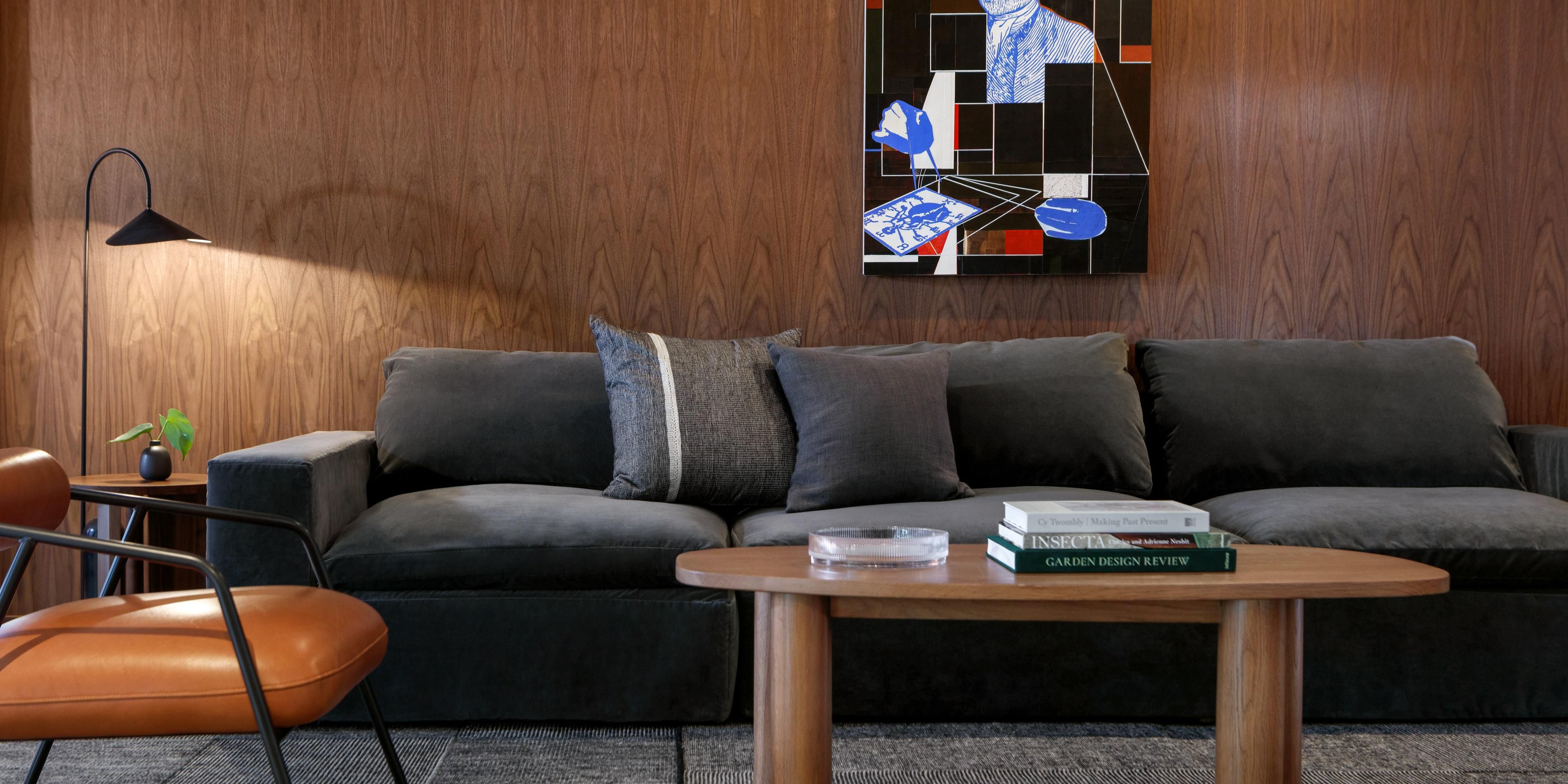 $hotelInfo.mediaDetails.welcomePhotos.primaryPhoto.caption}