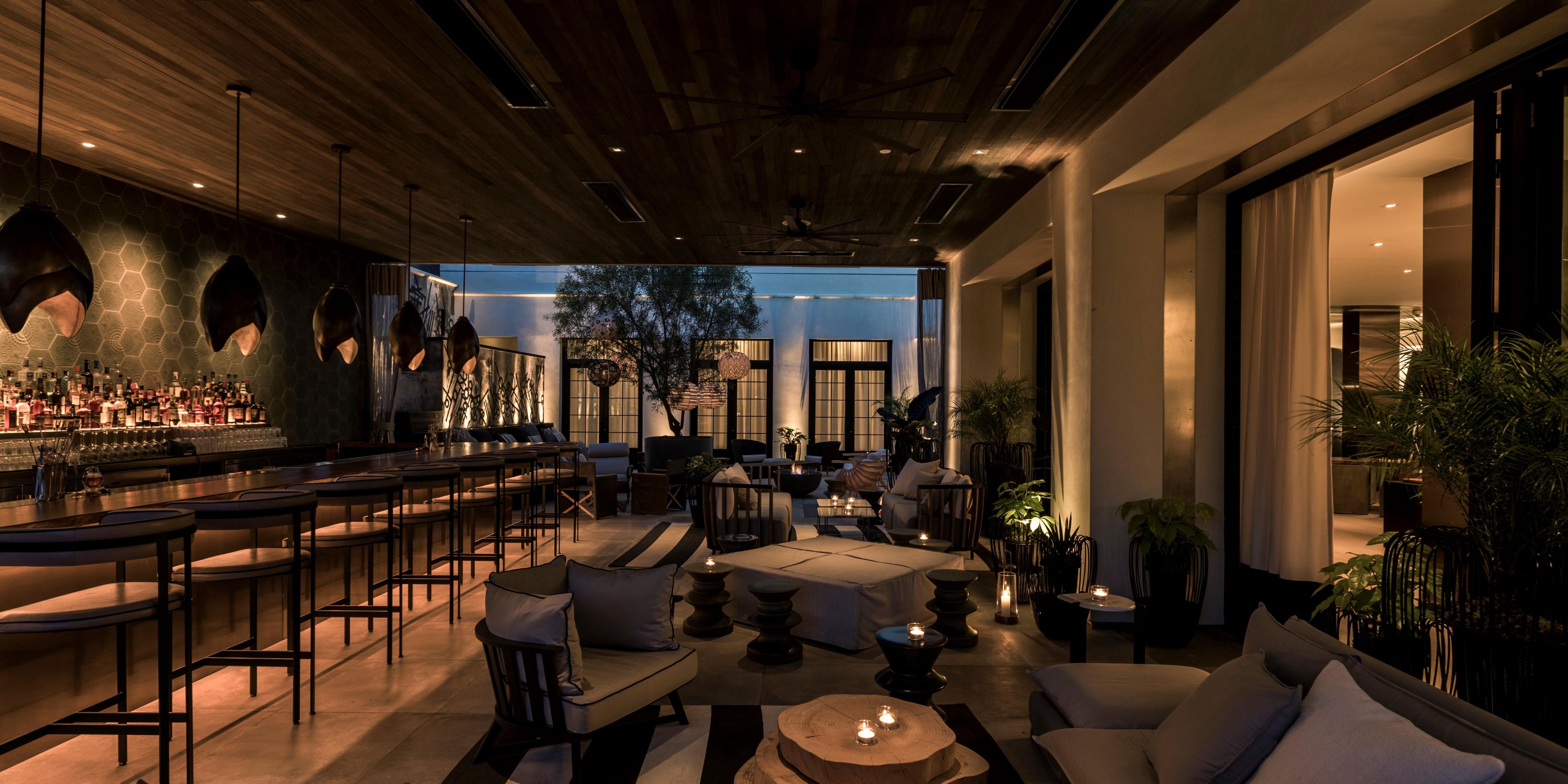 Mood. Vibe. Style. Step inside No Rose, a buzzy cocktail bar with a sense of intrigue. At its heart, we’re a place where creative hand-crafted cocktails find fashionable locals and hotel guests alike. Nosh on small plates, elevated bar fare and late-night nibbles compliments of Lady Hawk Restaurant. In the evenings, sway to an eclectic playlist of 