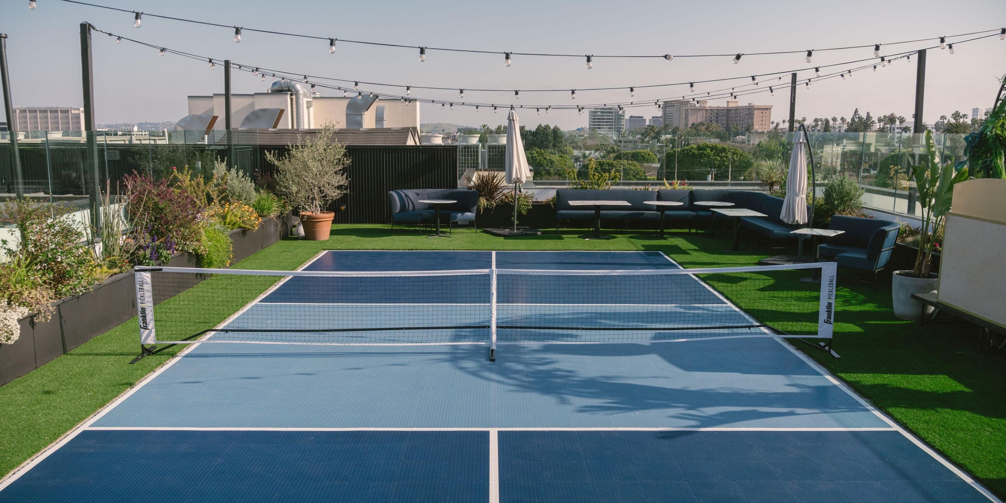 Looking for a fun and unique staycation experience in Los Angeles? Look no further than Kimpton La Peer's rooftop paradise in West Hollywood! Our Center Court boasts a state-of-the-art pickleball court, handcrafted cocktails, and breathtaking city views, making it the perfect destination for pickleball enthusiasts and casual players alike.