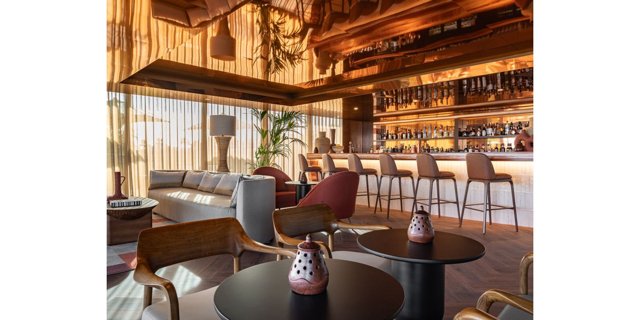 现代风格的酒廊与酒吧，穹顶高挑