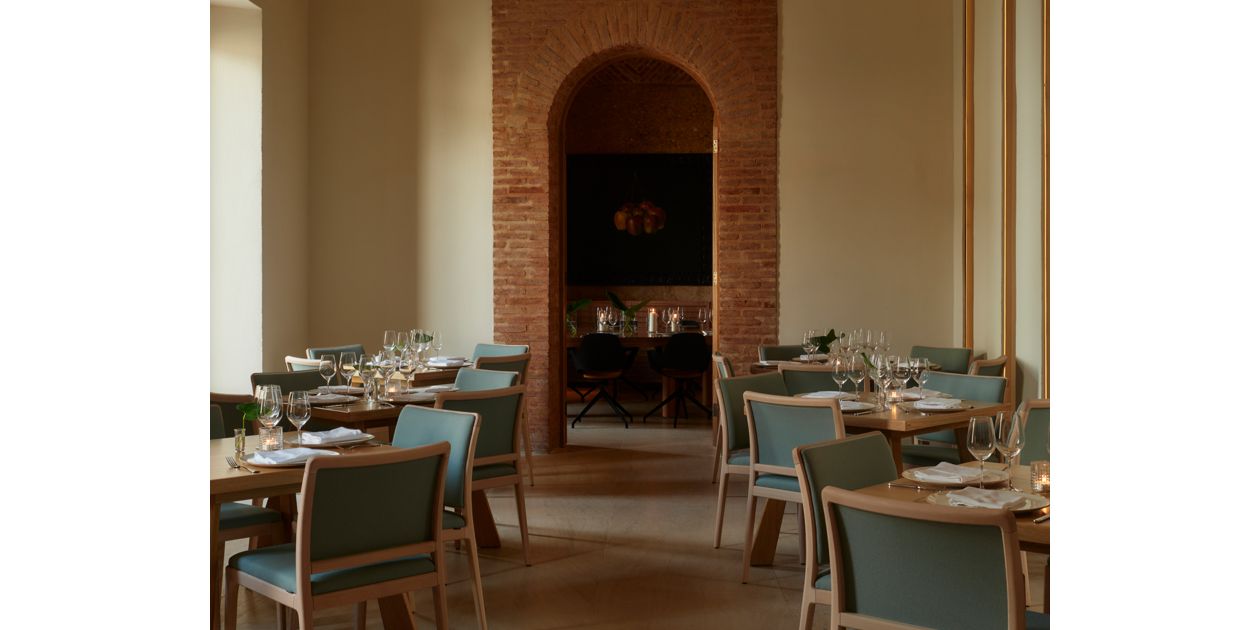 私密餐厅配砖砌拱形门廊