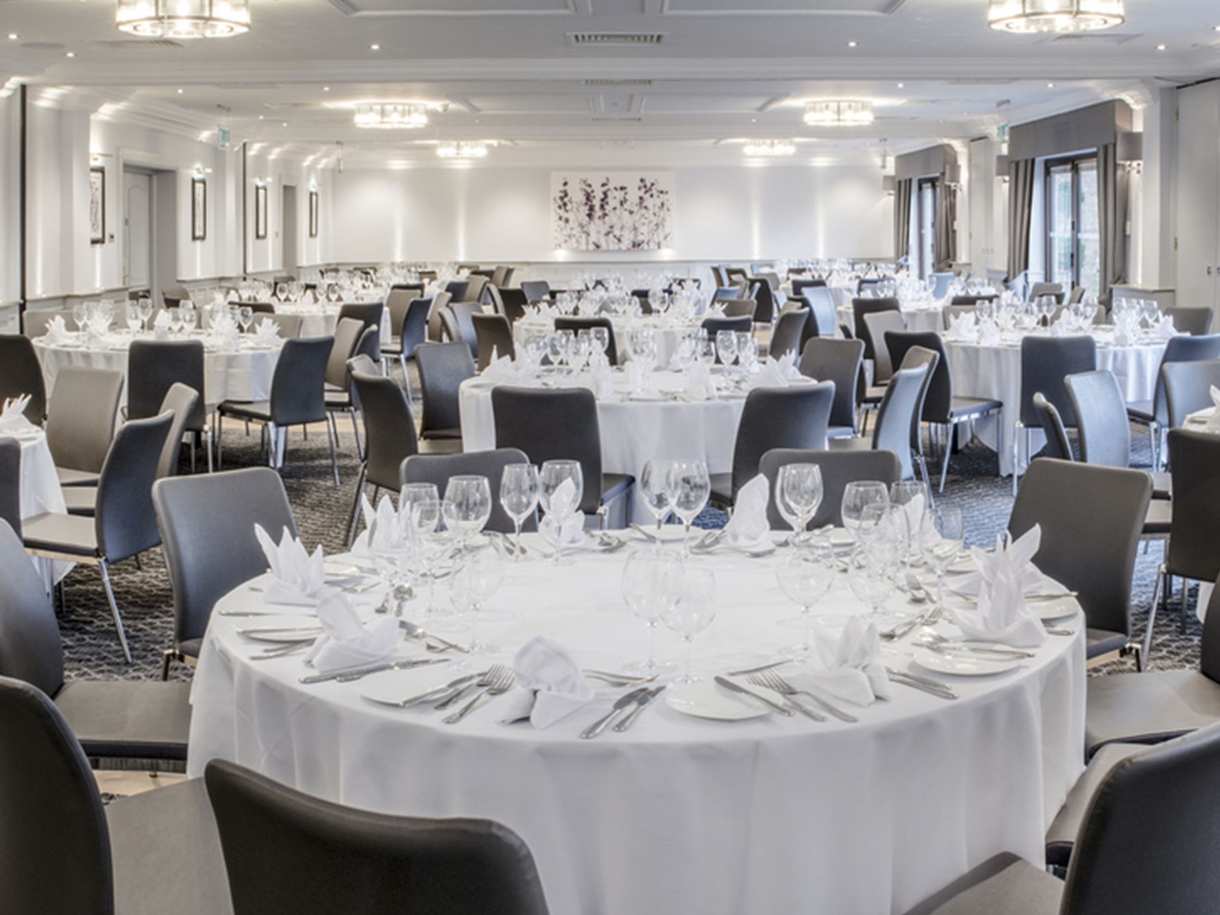 Large dining room with plenty of seating