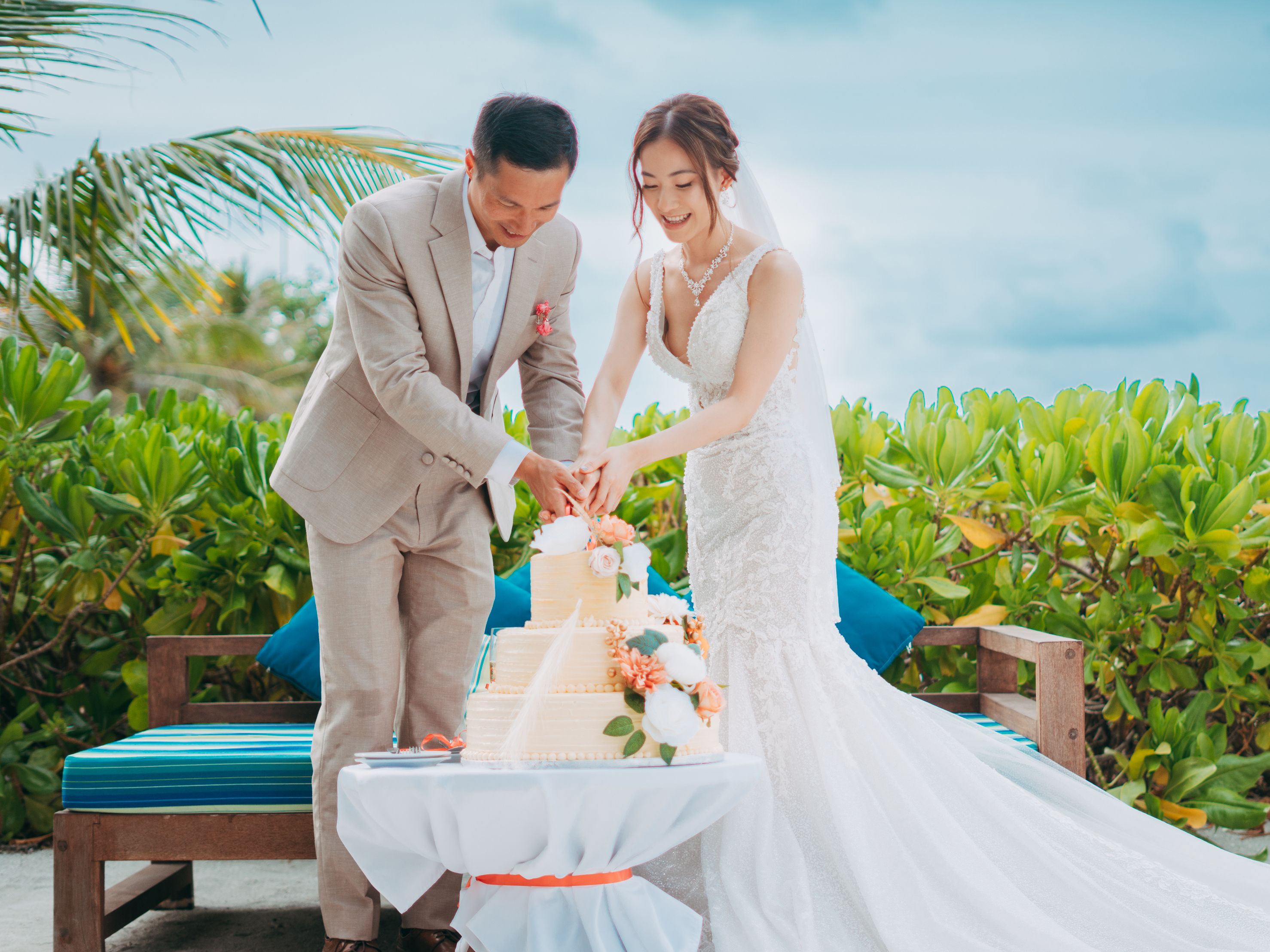 Couple cutting cake