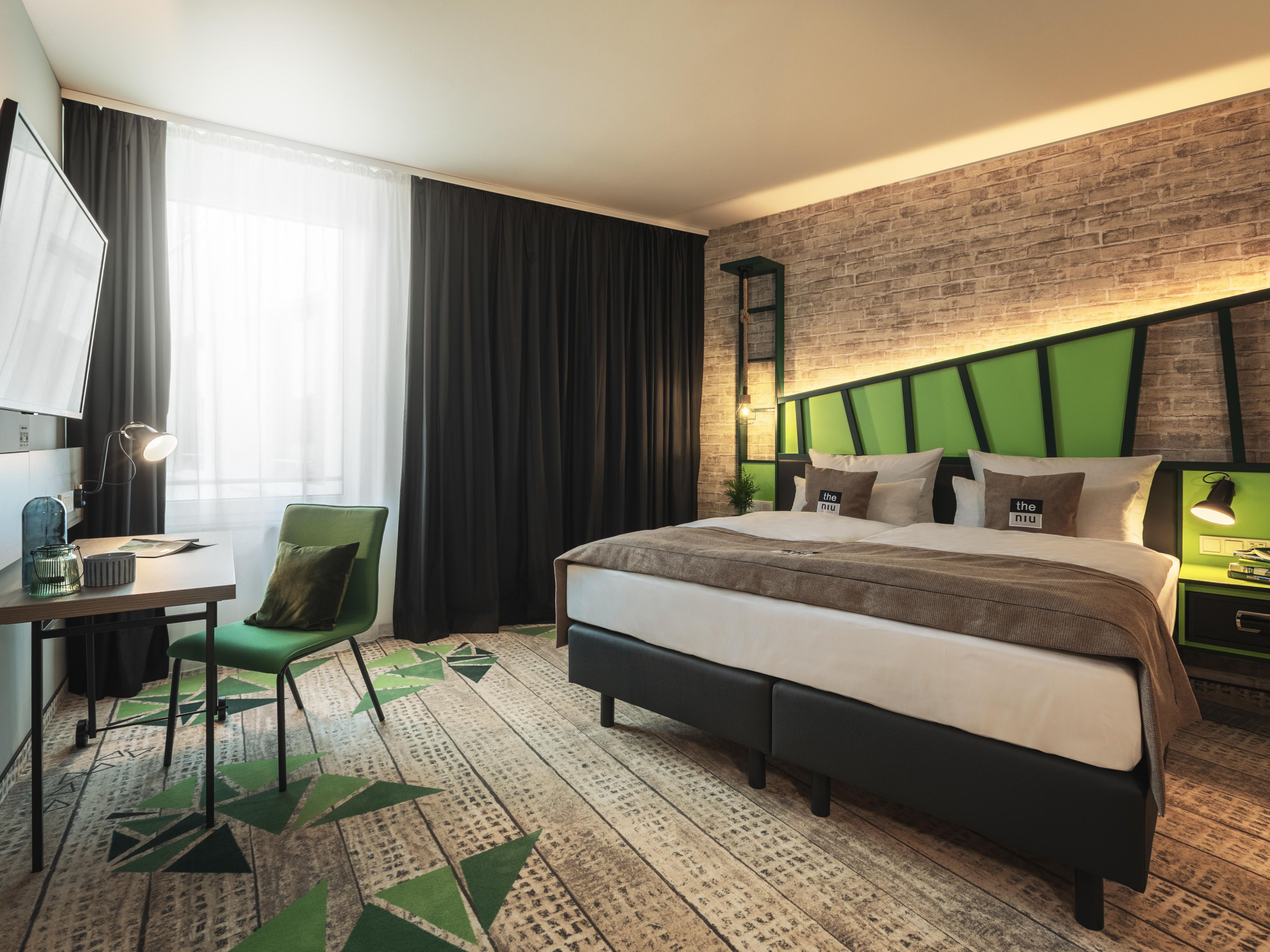 Premium Room with desk, smart TV and invisible soundsystem.