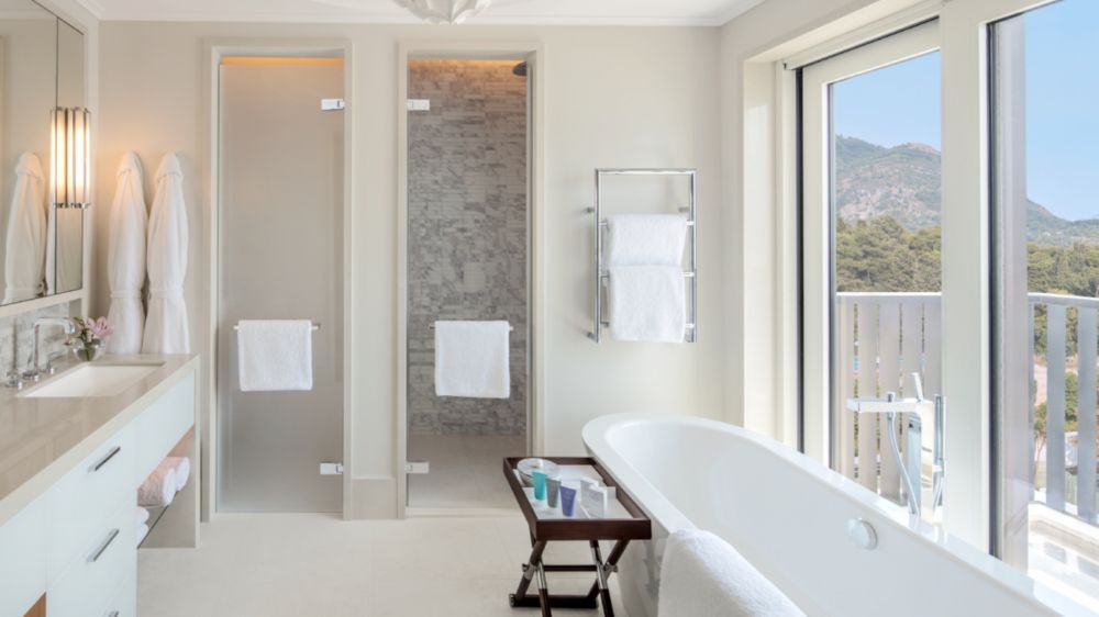 Bathroom in Aqua and Baia suites