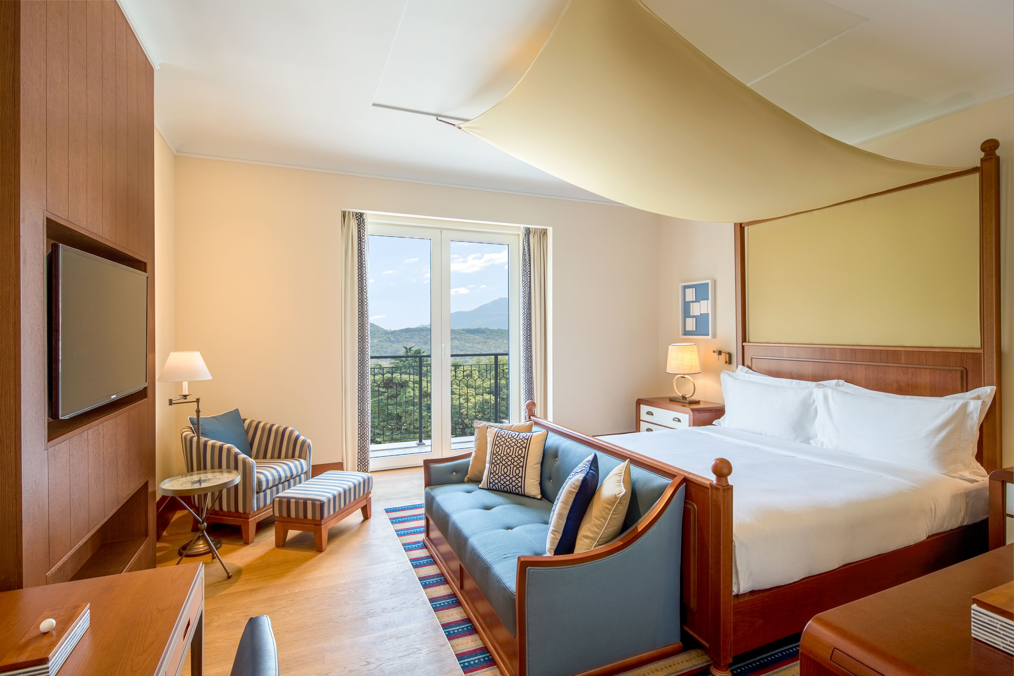 Classic Room with Pool View and Balcony