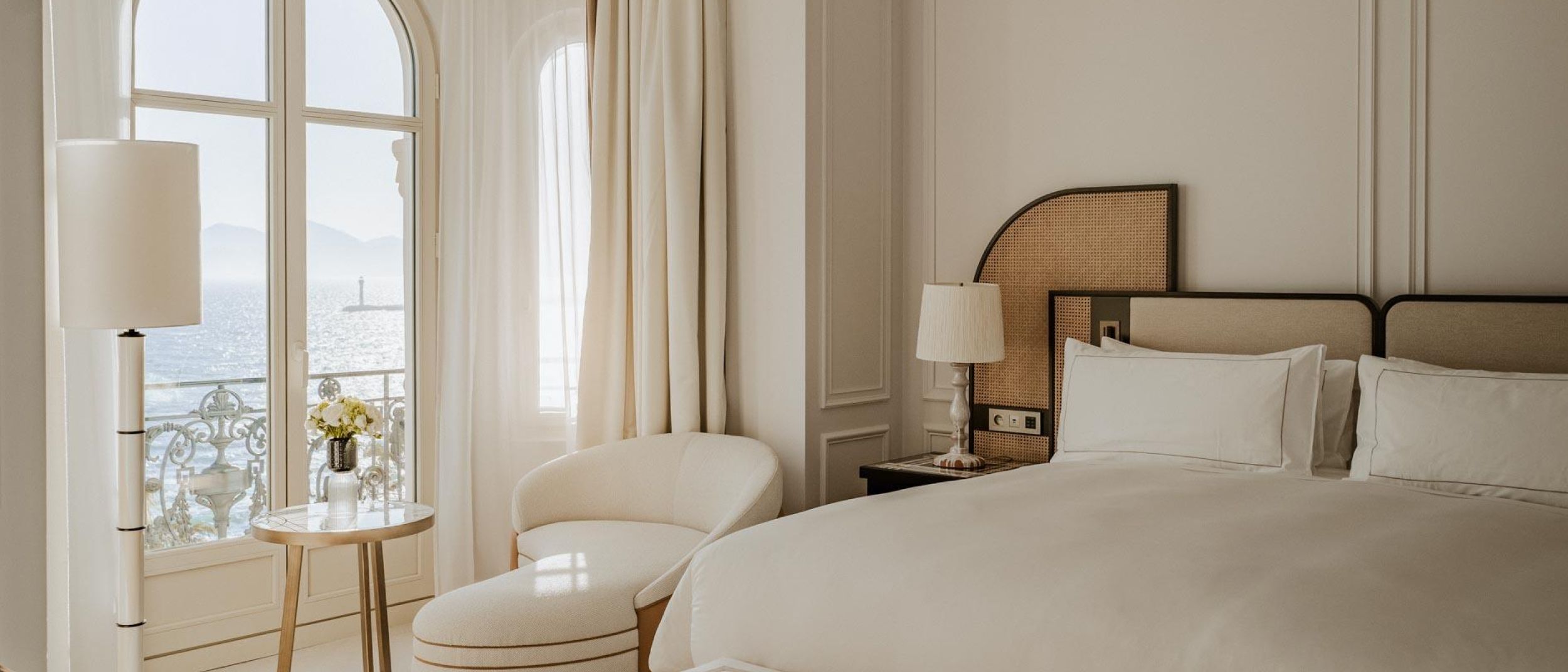 Guestroom with balcony overlooking the sea