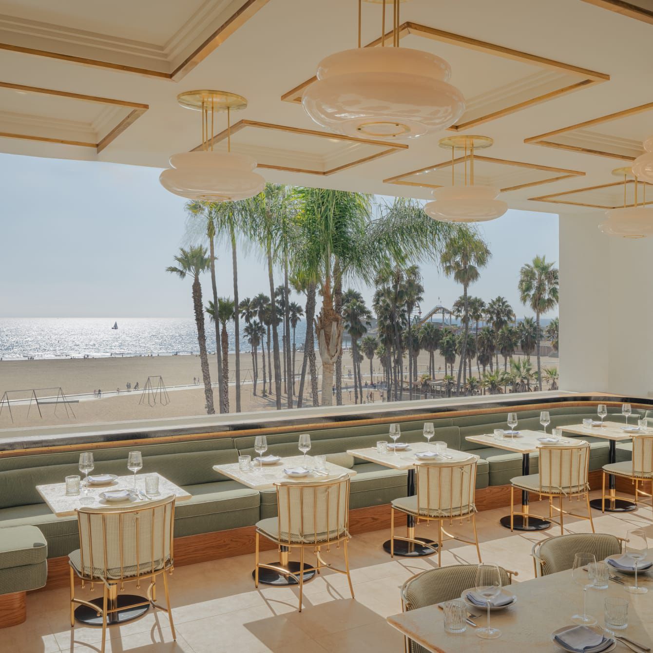 A gorgeous al fresco dining spot overlooking the Pacific Ocean in Santa Monica Beach.