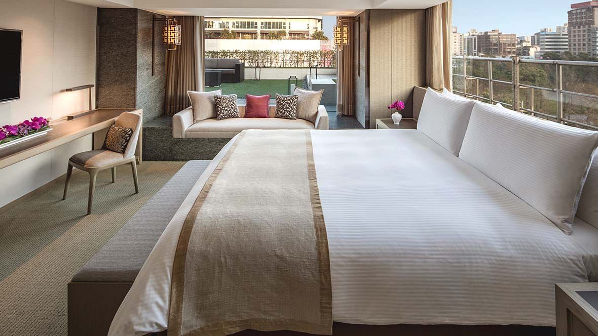 Regent Featured Room