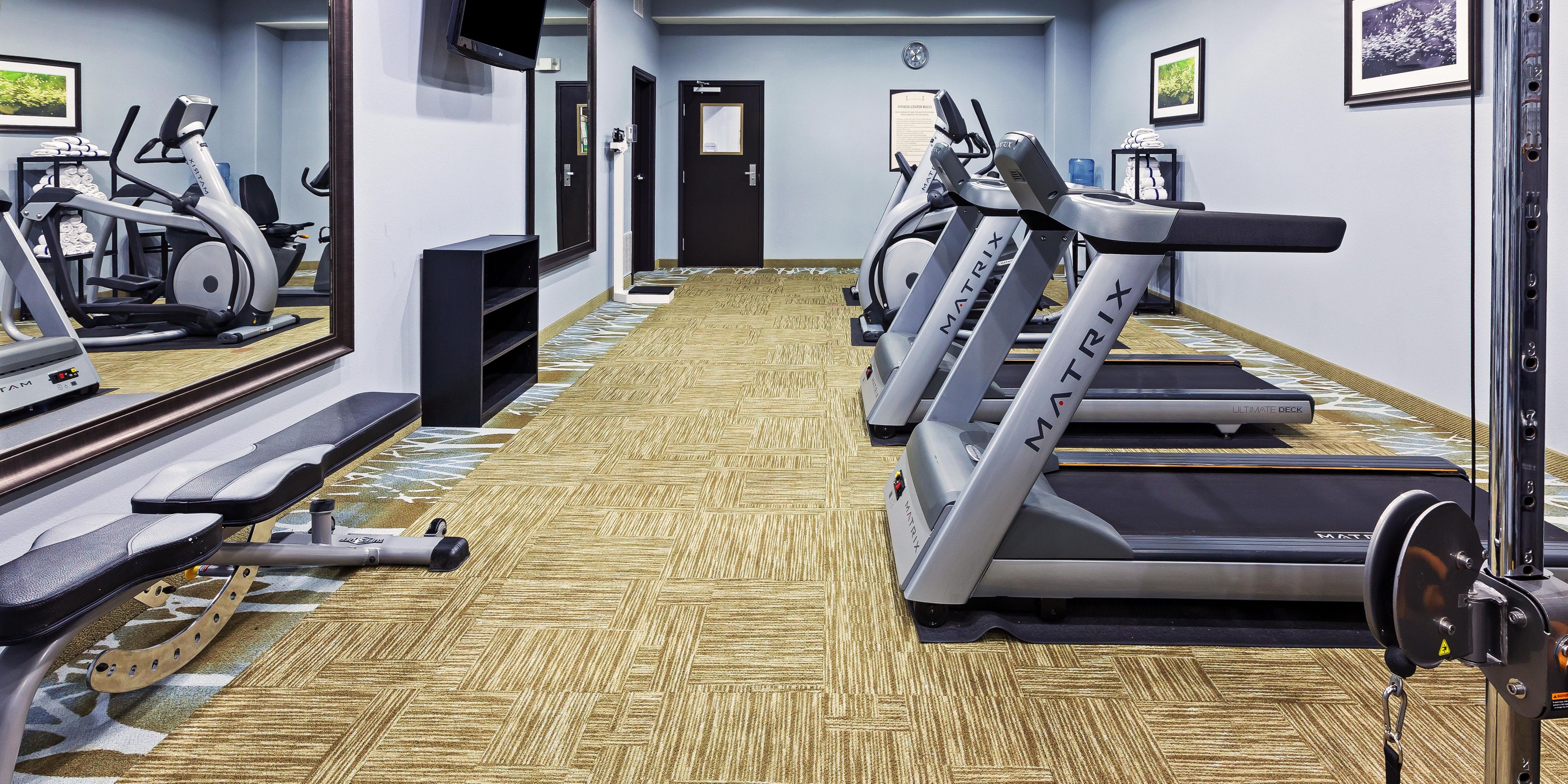 24/7 fully-equipped fitness center