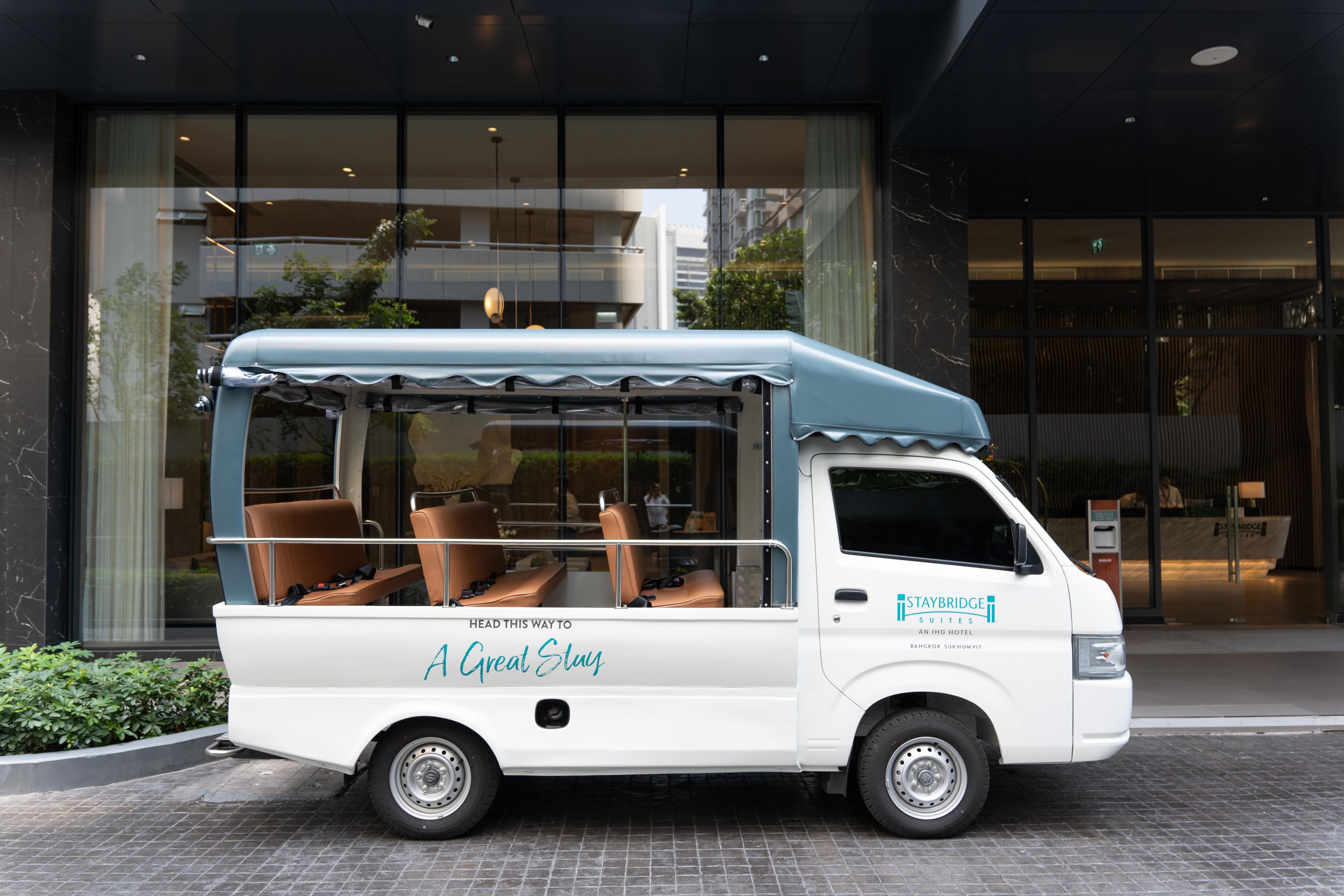Relax while on the road and discover the endless possibilities throughout the Sukhumvit area. Our complimentary shuttle provides direct access to BTS Phrom Phong, conveniently connecting you to the EM District and just one stop from Terminal 21.