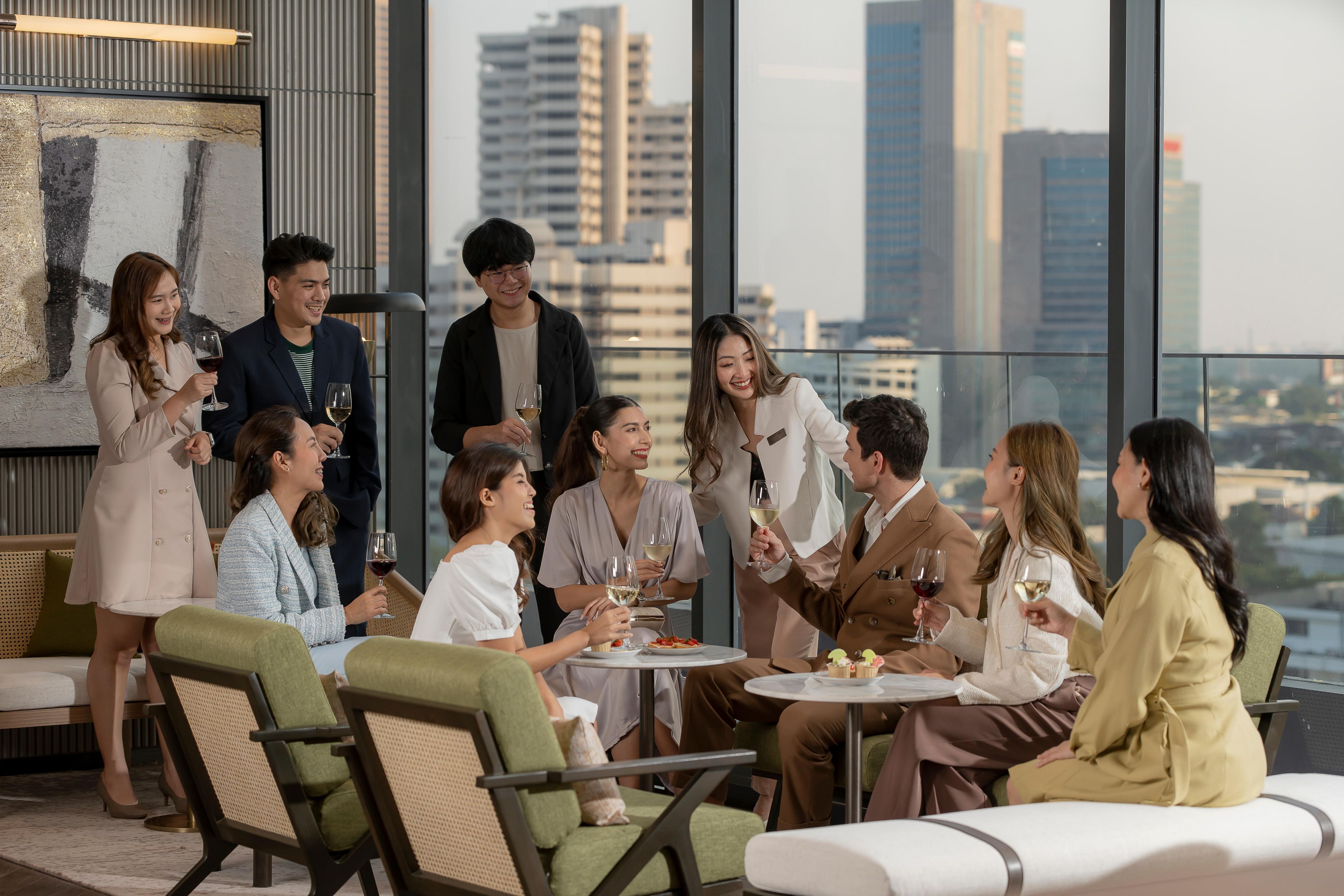 Staybridge Suites invites guests to get social with a revitalized evening happy hour experience, complimentary for our guests every Monday, Tuesday, and Wednesday, where you may meet, greet, connect, and have fun with the other residents living with us.