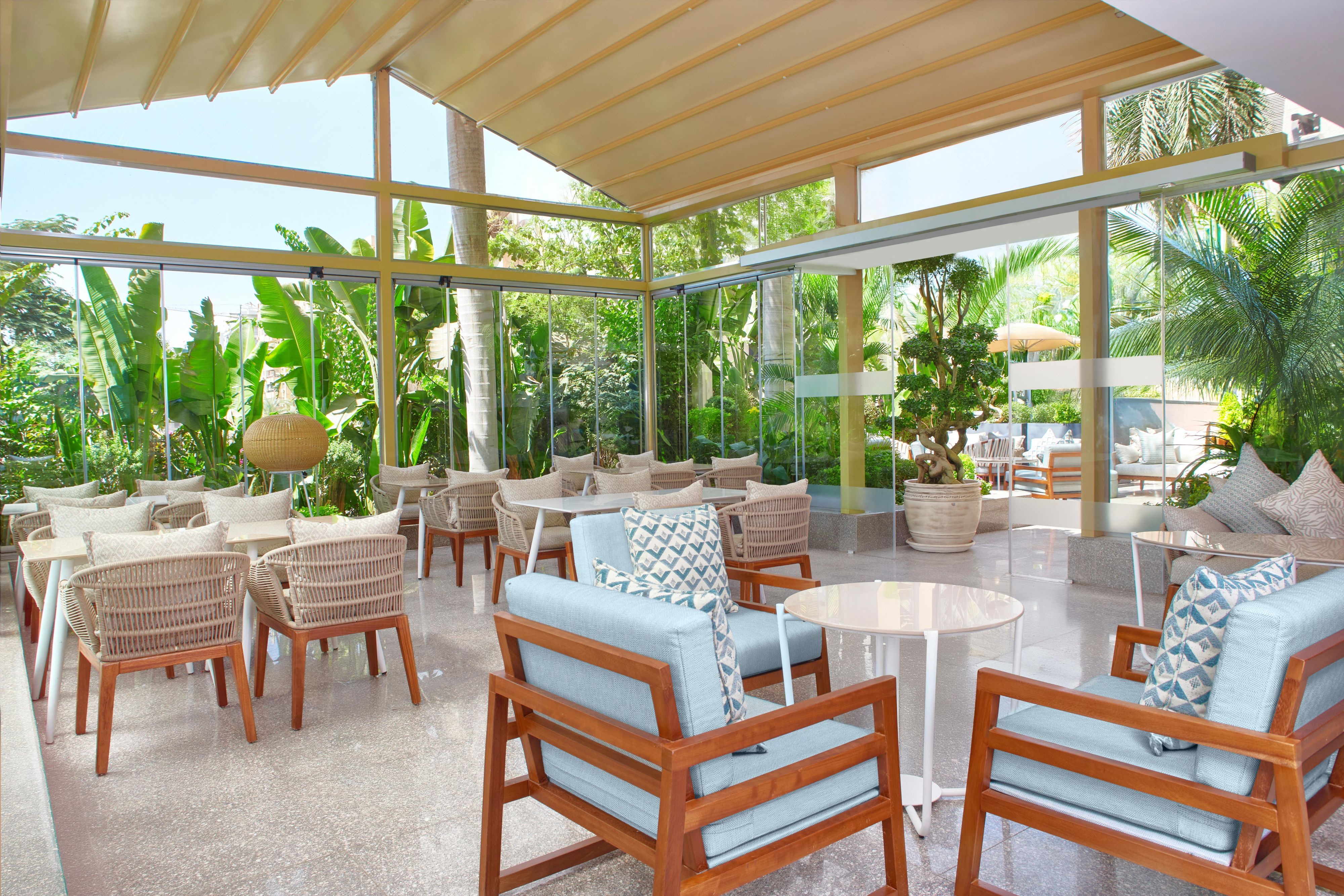 Join us for great conversations at The Evening 
Social, our regular afterwork receptions in the 
kitchen, or The Patio our outdoor terrace. Relax 
after a busy day and meet your new neighbours 
over complimentary food and drinks.