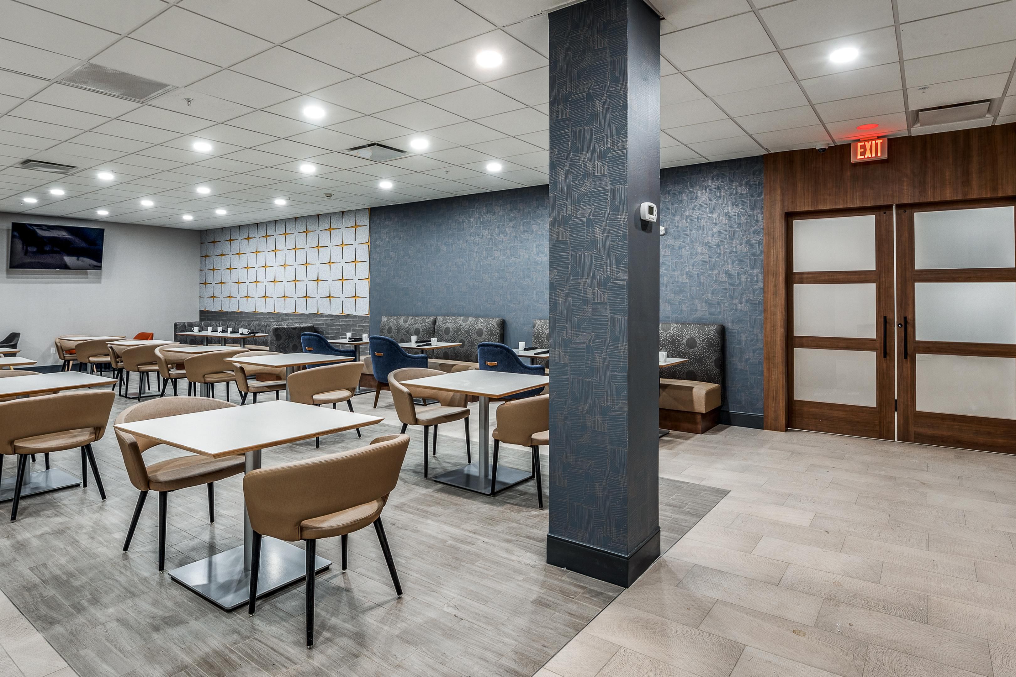 Enjoy the warm and welcoming ambiance of Crescent Bar and Restaurant, conveniently attached to our lobby. Savor classic American pub fare like tasty nachos, mouthwatering sliders, and flatbread pizzas. From sandwiches to salads and desserts, we offer a diverse range of menu options. 