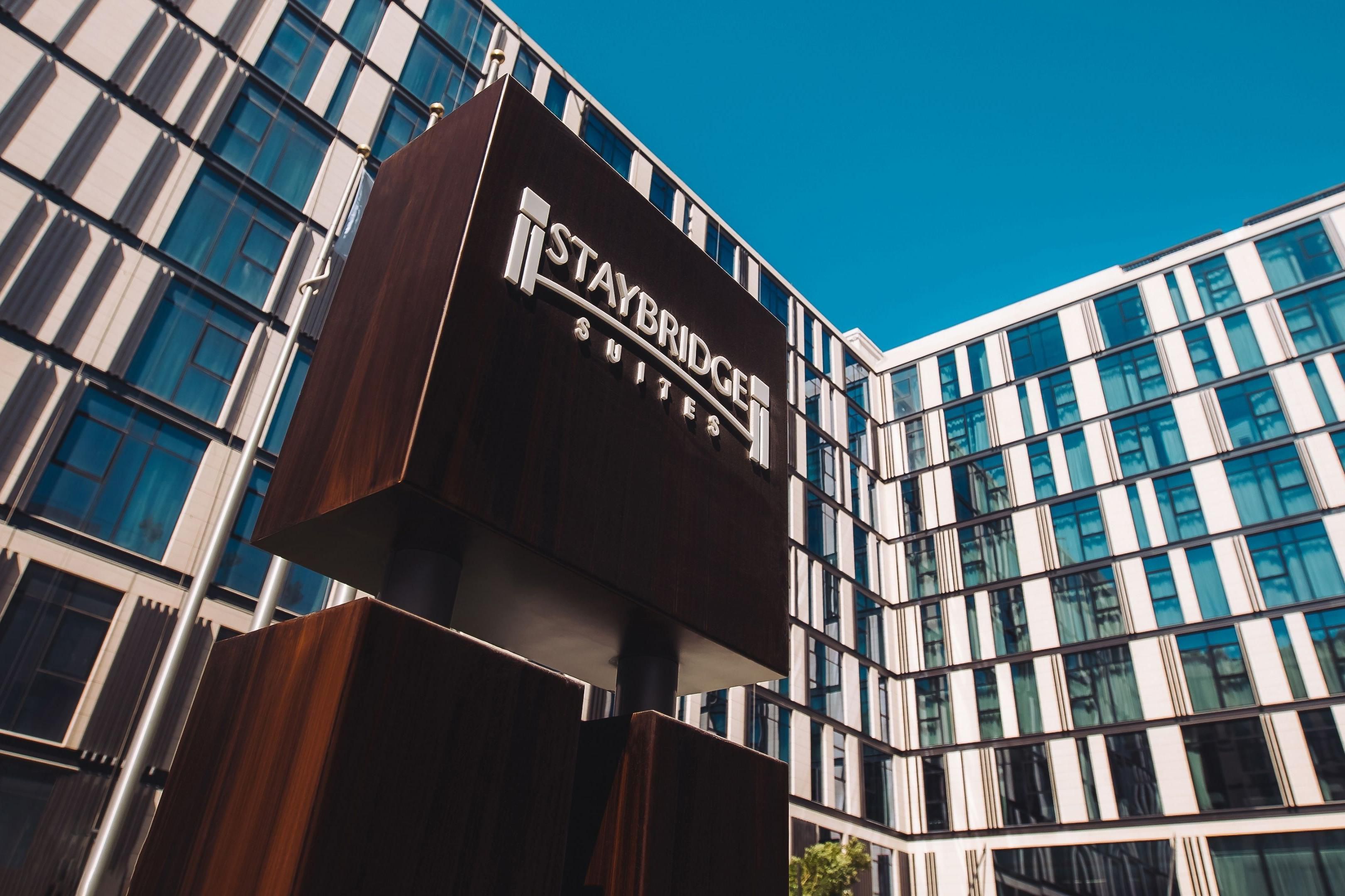 Our location near Dubai Al Maktoum International airport makes it a perfect stay when visiting Dubai Parks & Resorts. Check our offers including tickets.