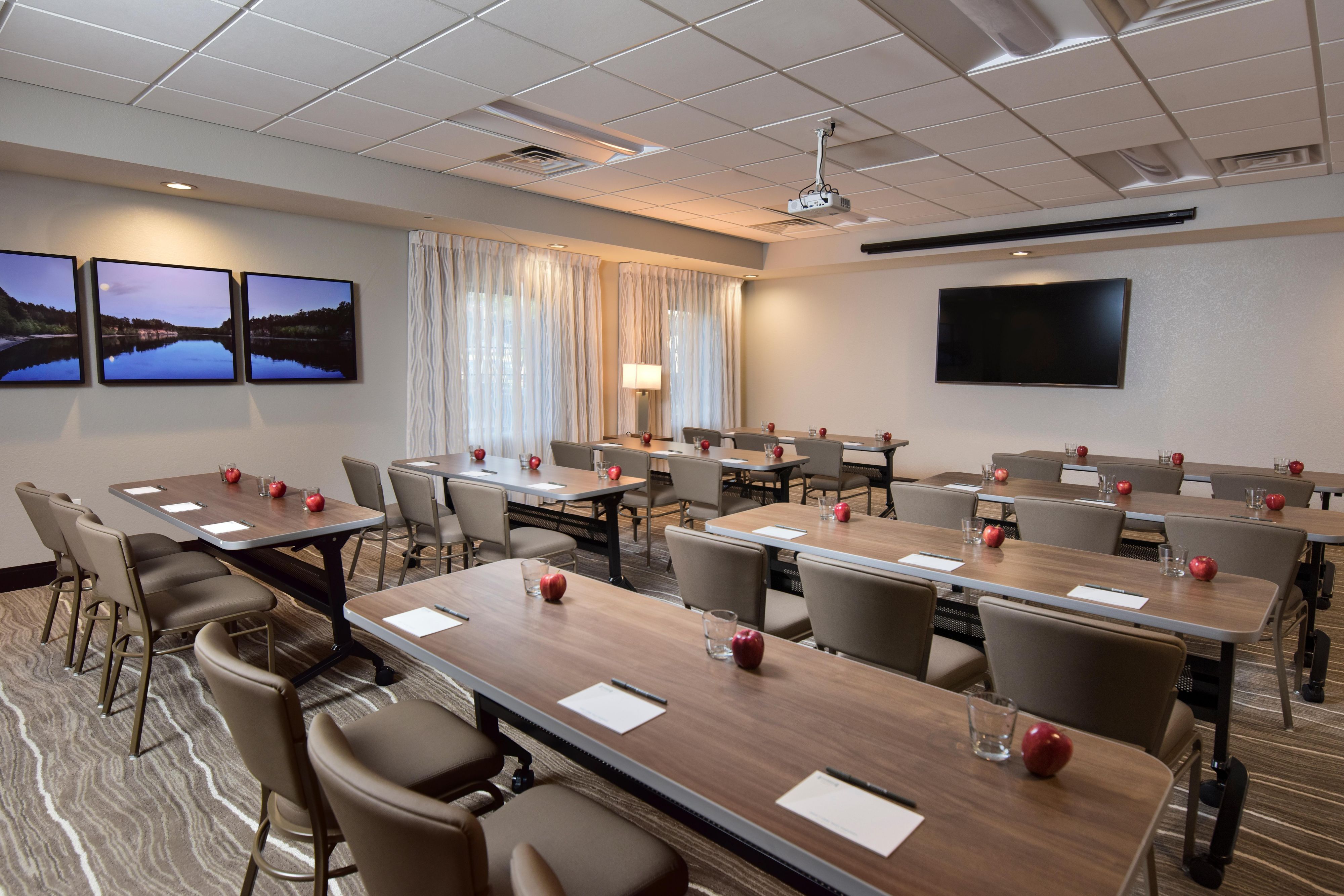 The Black Wolf meeting room is centrally located within the hotel, making it an ideal venue for small meetings and gatherings. For information on the availability of this versatile space, please contact us, and we will be happy to assist you with your planning needs.