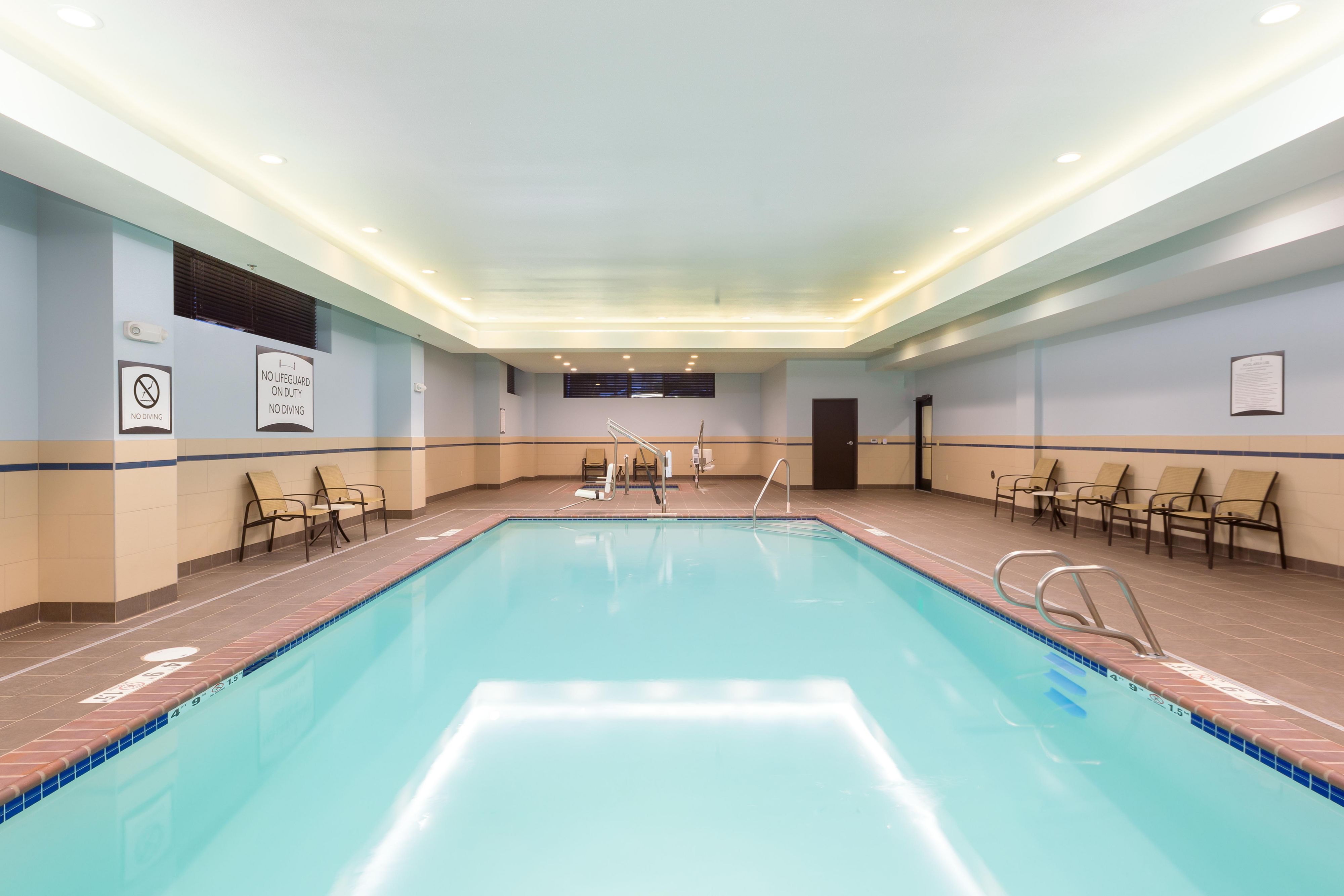 Take a dip in our heated pool, and then relax in the spa! Available every day from 8:30 am to 11:00 pm.