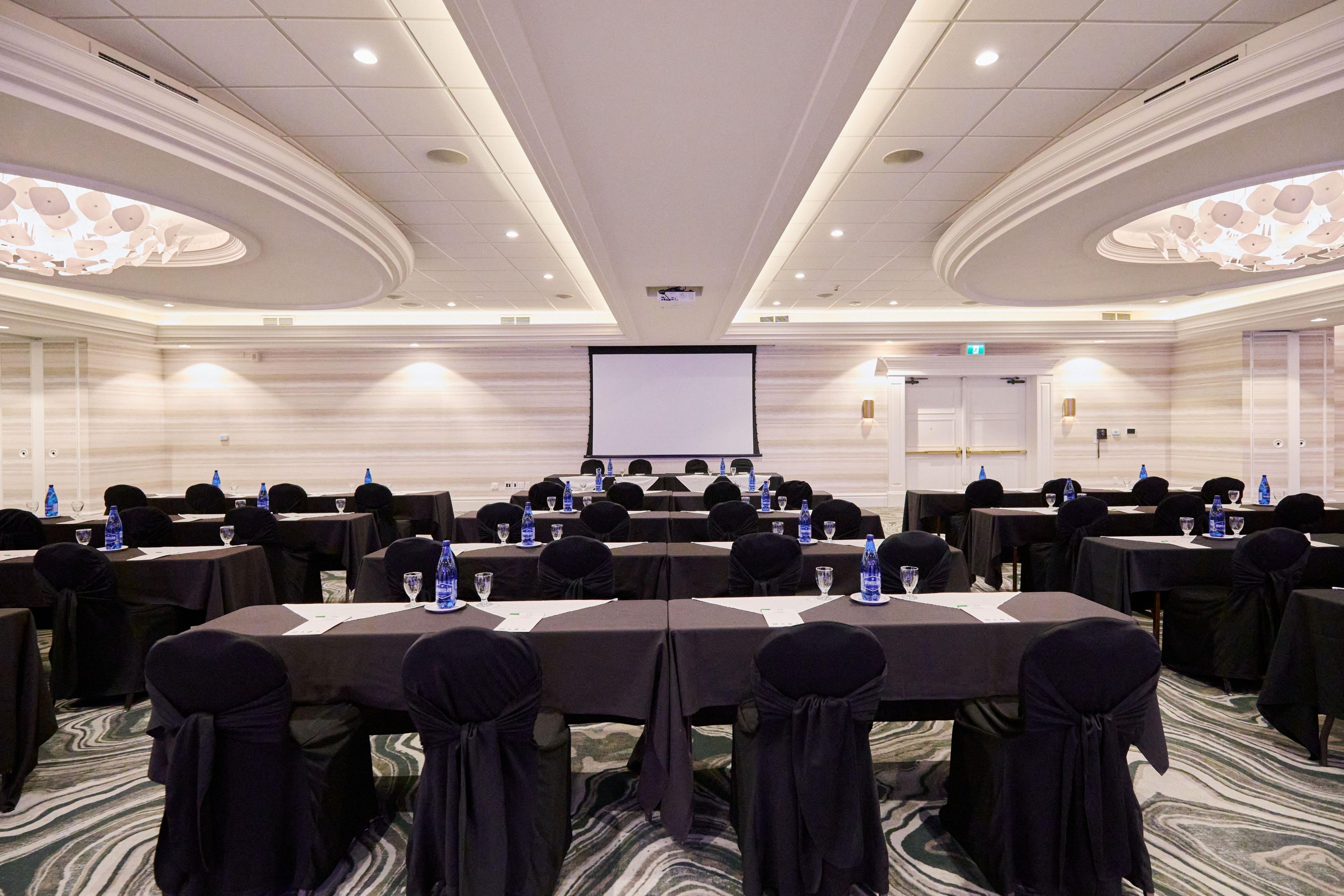 Host your event in Niagara’s largest conference centre, offering 20,000 sq ft of flexible space for up to 900  guests. With 11 versatile venues, Parkway Conference Centre is ideal for conventions, trade shows, weddings, and special events. Enjoy custom packages, private dining, catering, and advanced AV for seamless and memorable gatherings.