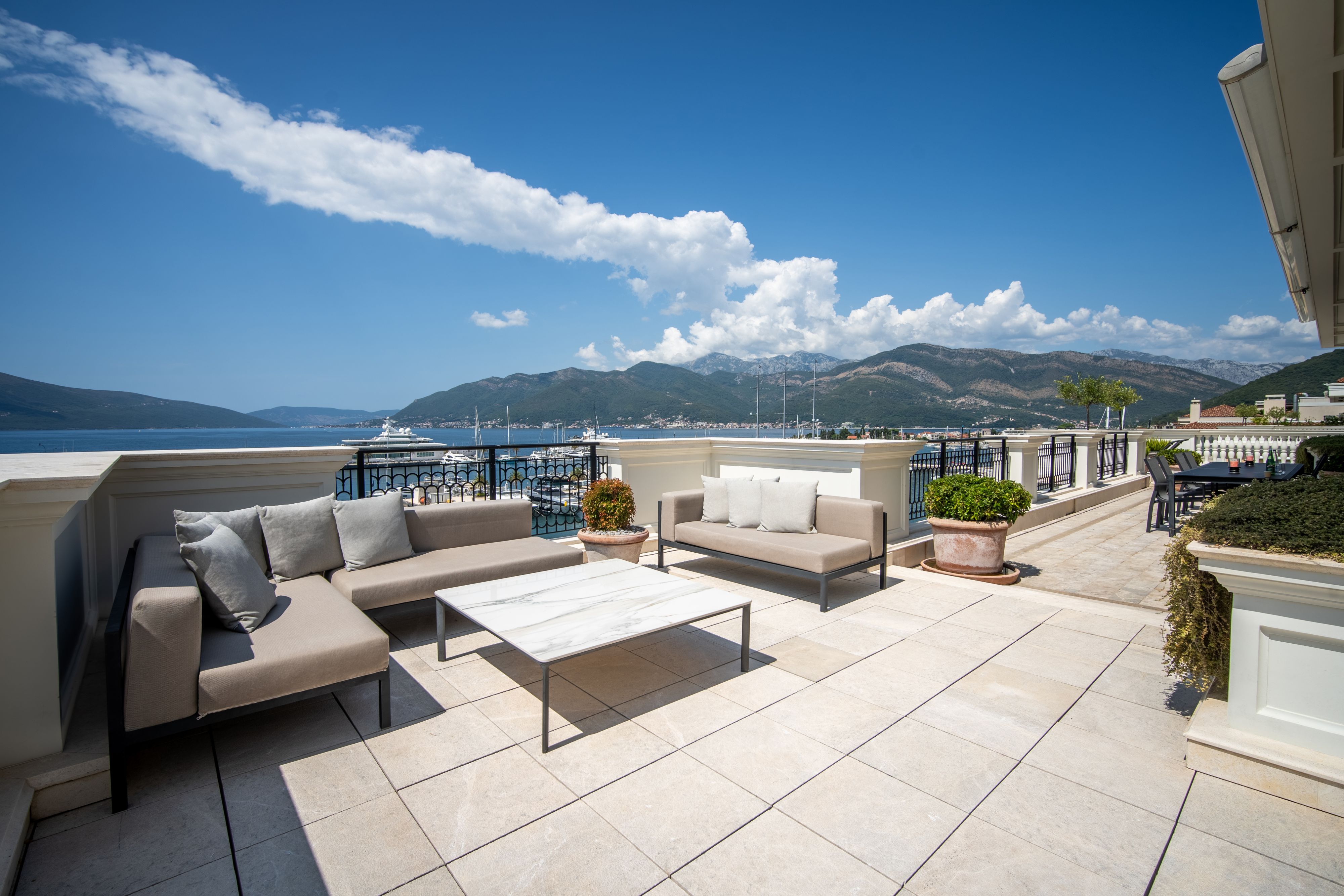 Three-Bedroom Penthouse Venezia Jacuzzi