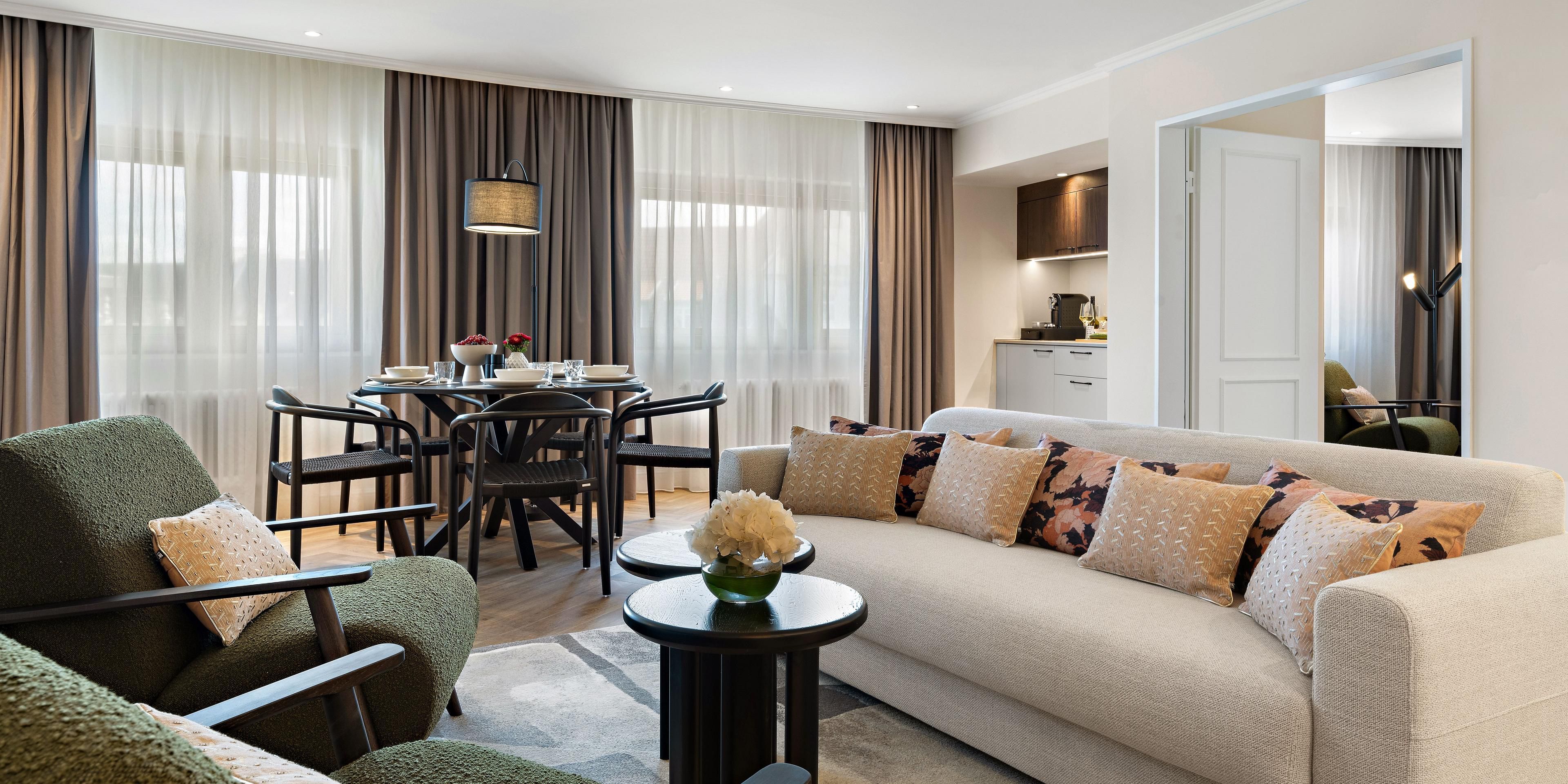 $hotelInfo.mediaDetails.welcomePhotos.primaryPhoto.caption}