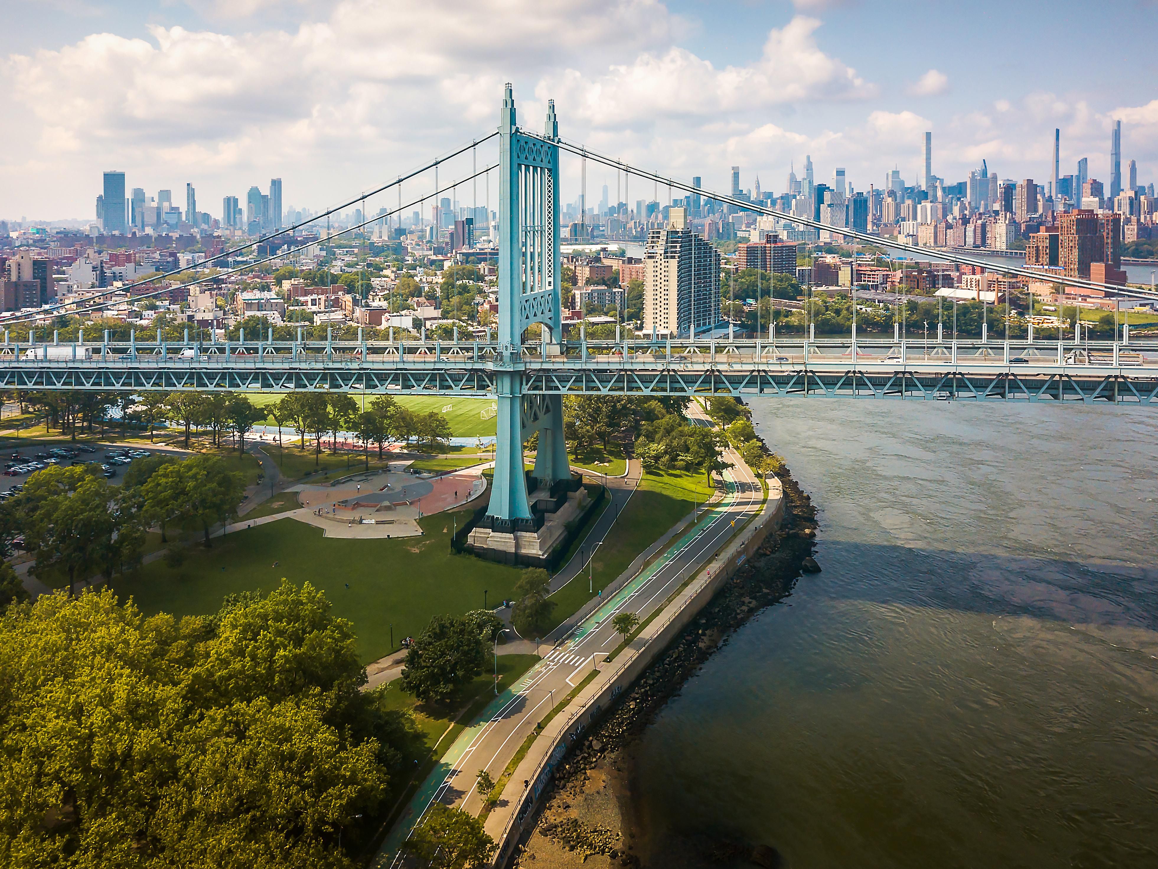Minutes from Manhattan, our hotel combines a laid-back neighborhood feel with easy access to the city's energy. Close to Mount Sinai Queens Hospital, take in Manhattan skyline views from Astoria Park and explore the area's eclectic dining and cultural scene. Stay with us and experience NYC, voco style!