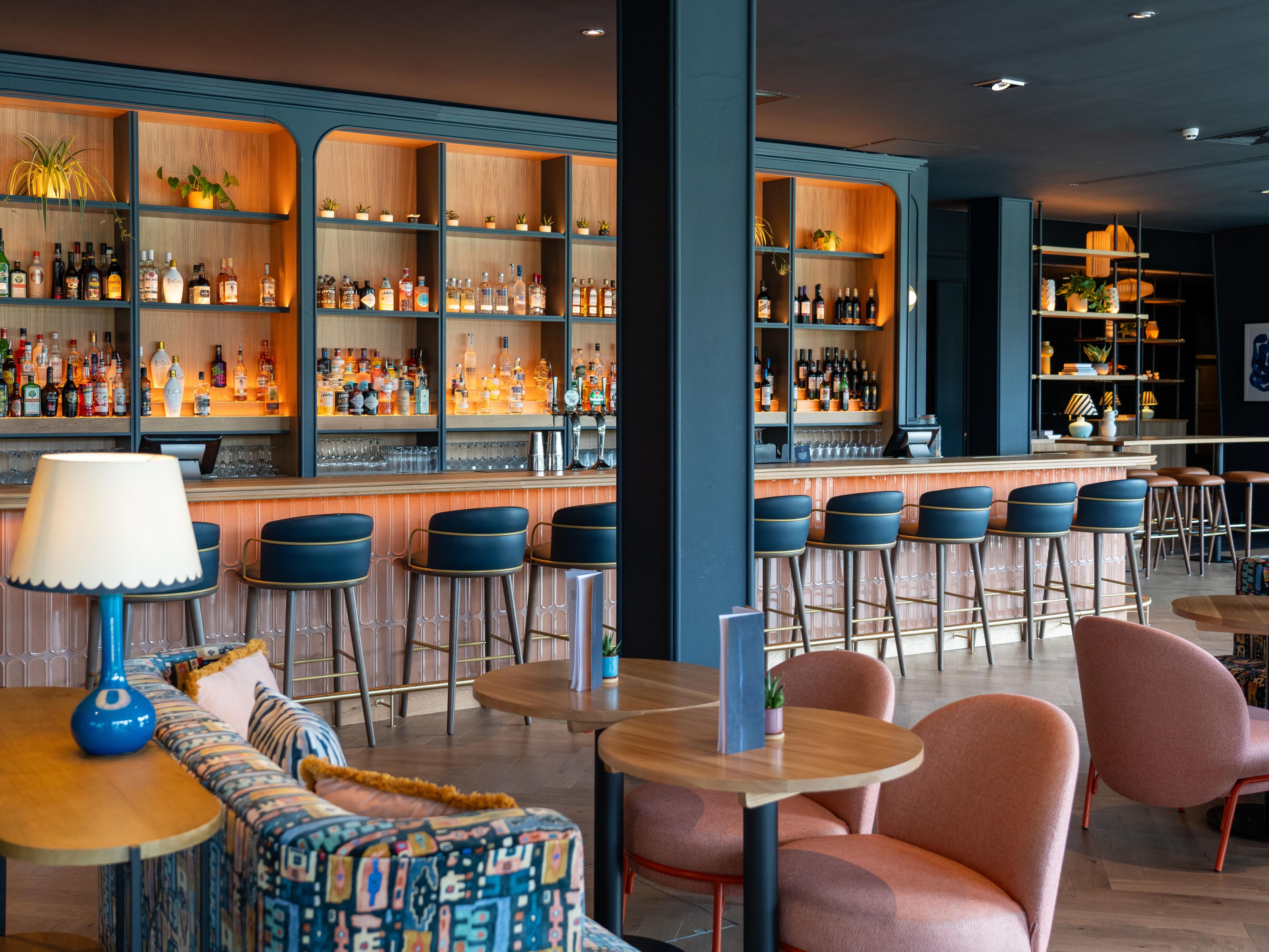 Looking for a taste of Italy in the heart of Belfast? Look no further than POMO, voco Belfast’s new vibrant bar and restaurant. Located on the ground floor with views of our outdoor terrace, water feature and the Gasworks district, POMO offers a delightful dining experience that will transport you to the Mediterranean. 