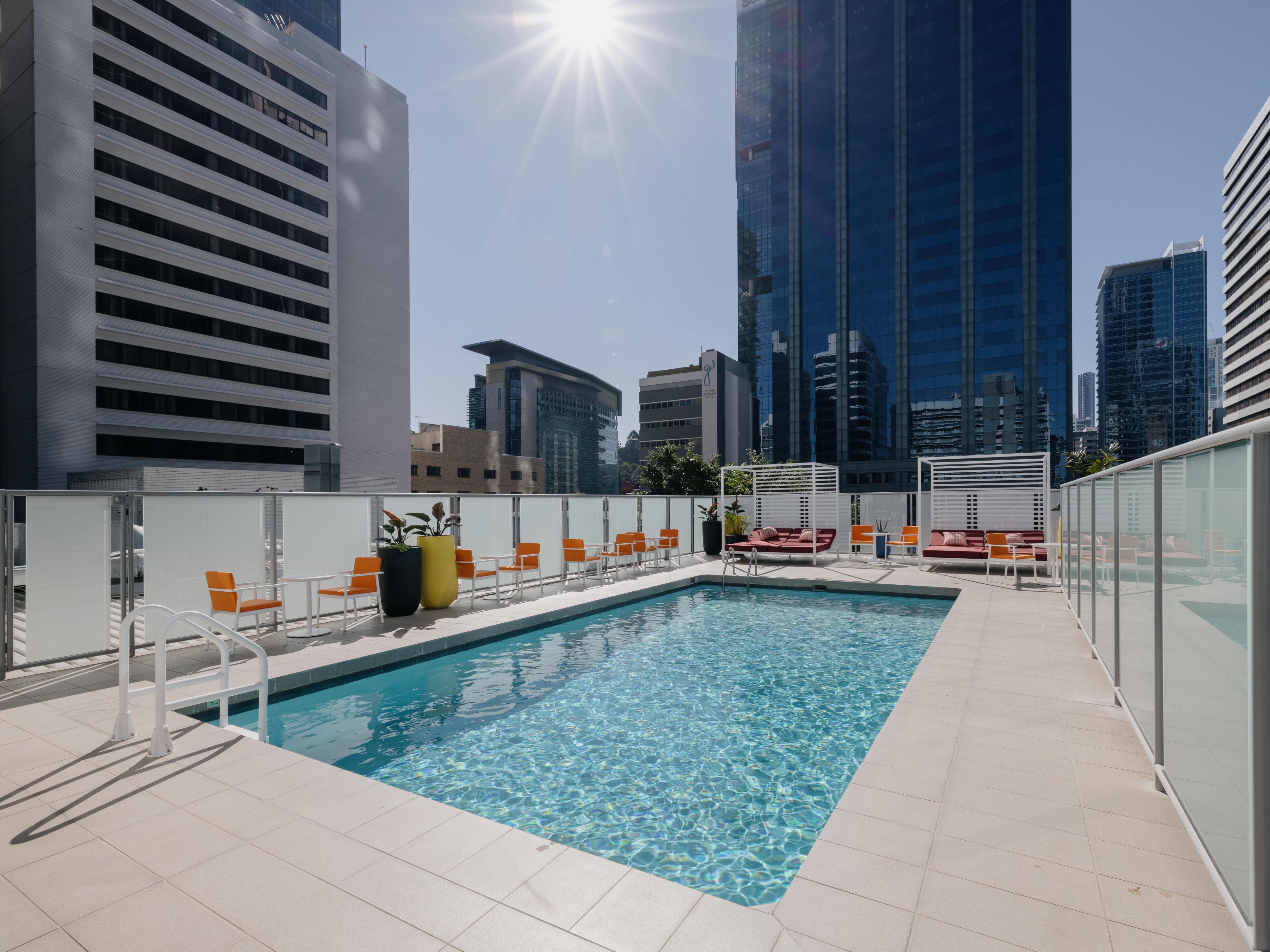 Up on the rooftop, a shimmering pool creates a tropical respite from busy work schedules and jam-packed itineraries. Take a dip and recline on one of the comfy sun loungers for some Me Time spent soaking up those famous Sunshine State rays.