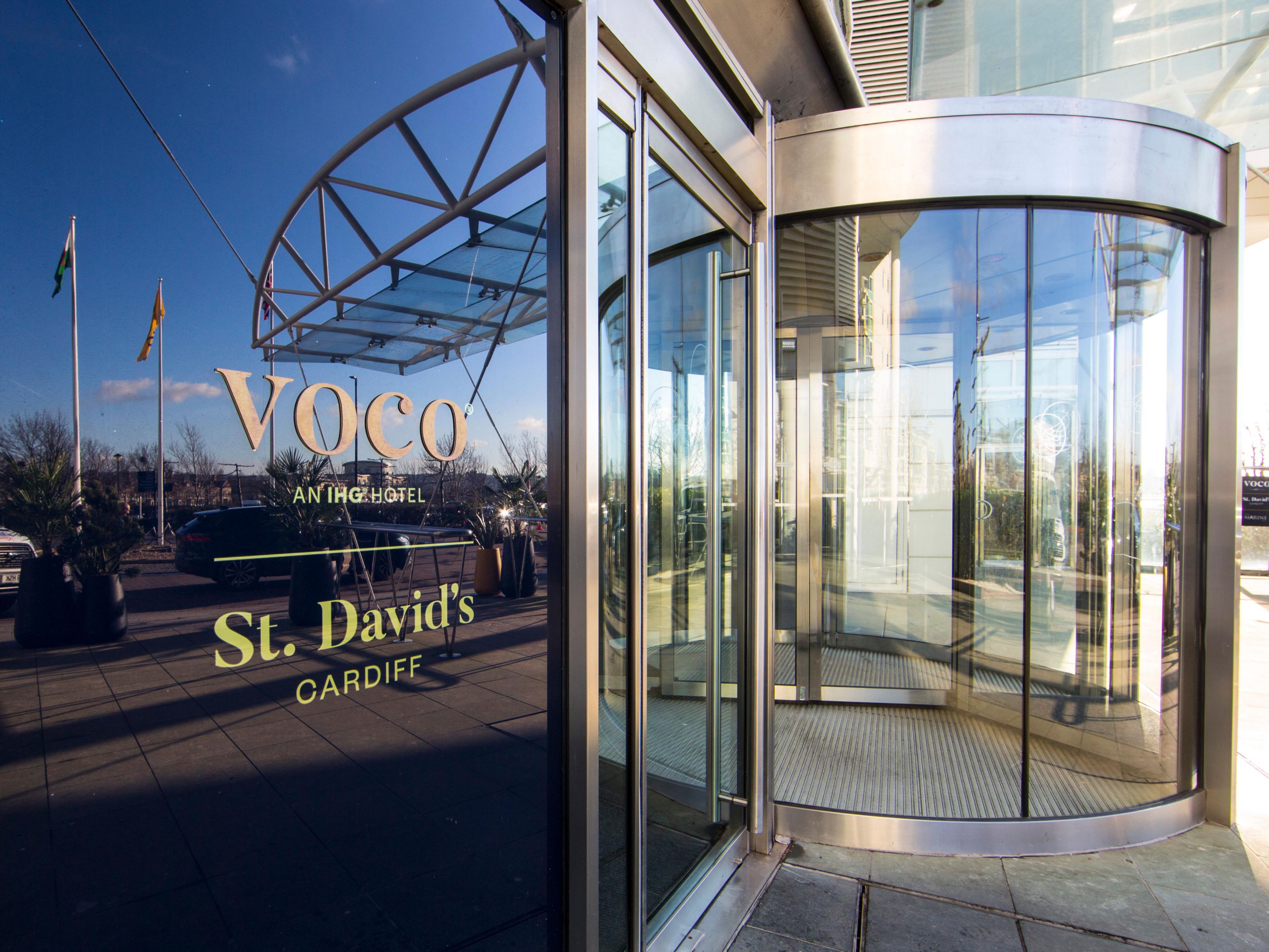 Our guests can conveniently park at our hotel at a choice of two paid car parks right next door. For only £24 per 24 hours, guests can easily pay at our reception. Plus, we offer electric car chargers for your convenience. Enjoy hassle-free stay with us!