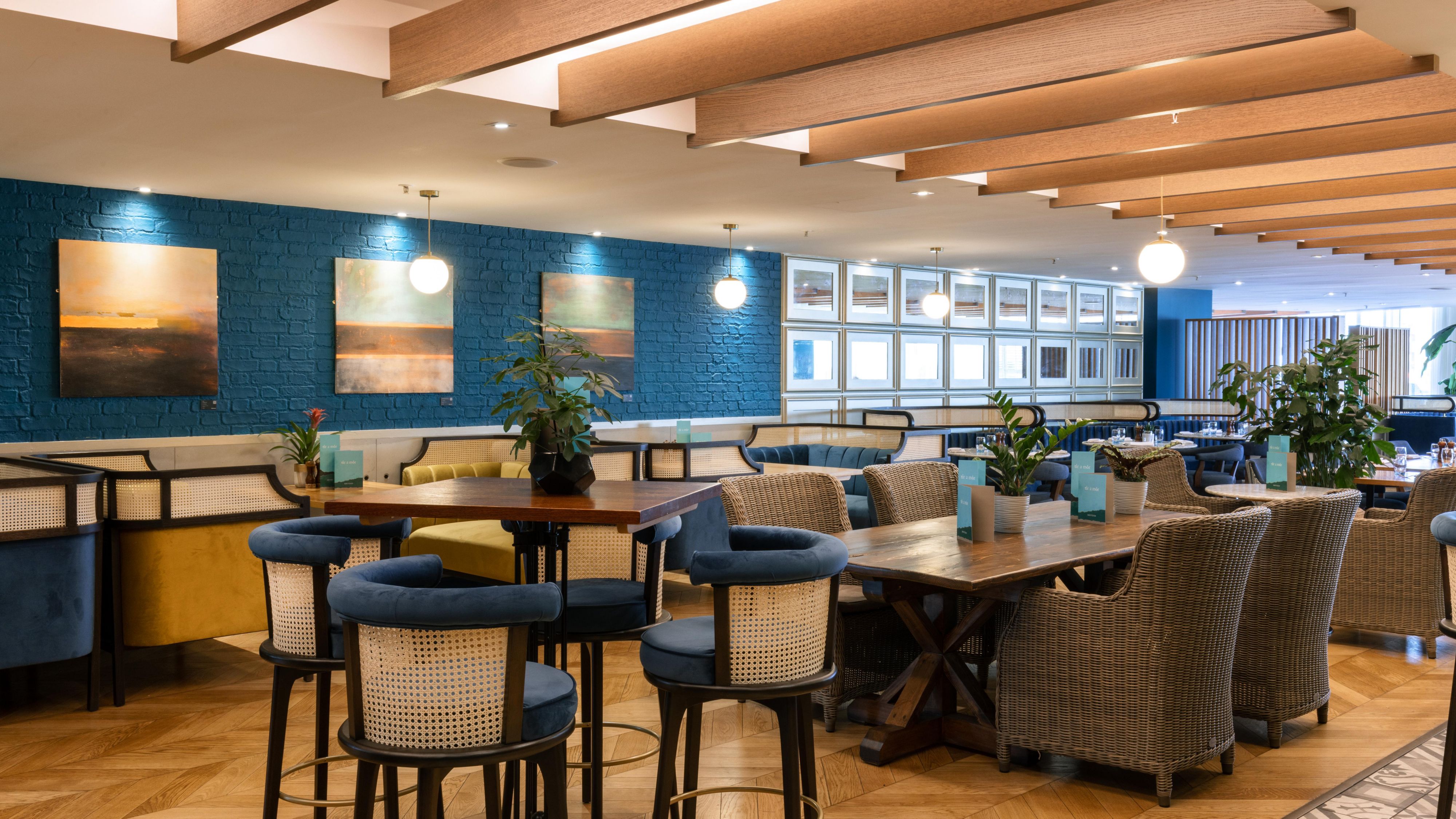 Restaurant with plenty of seating