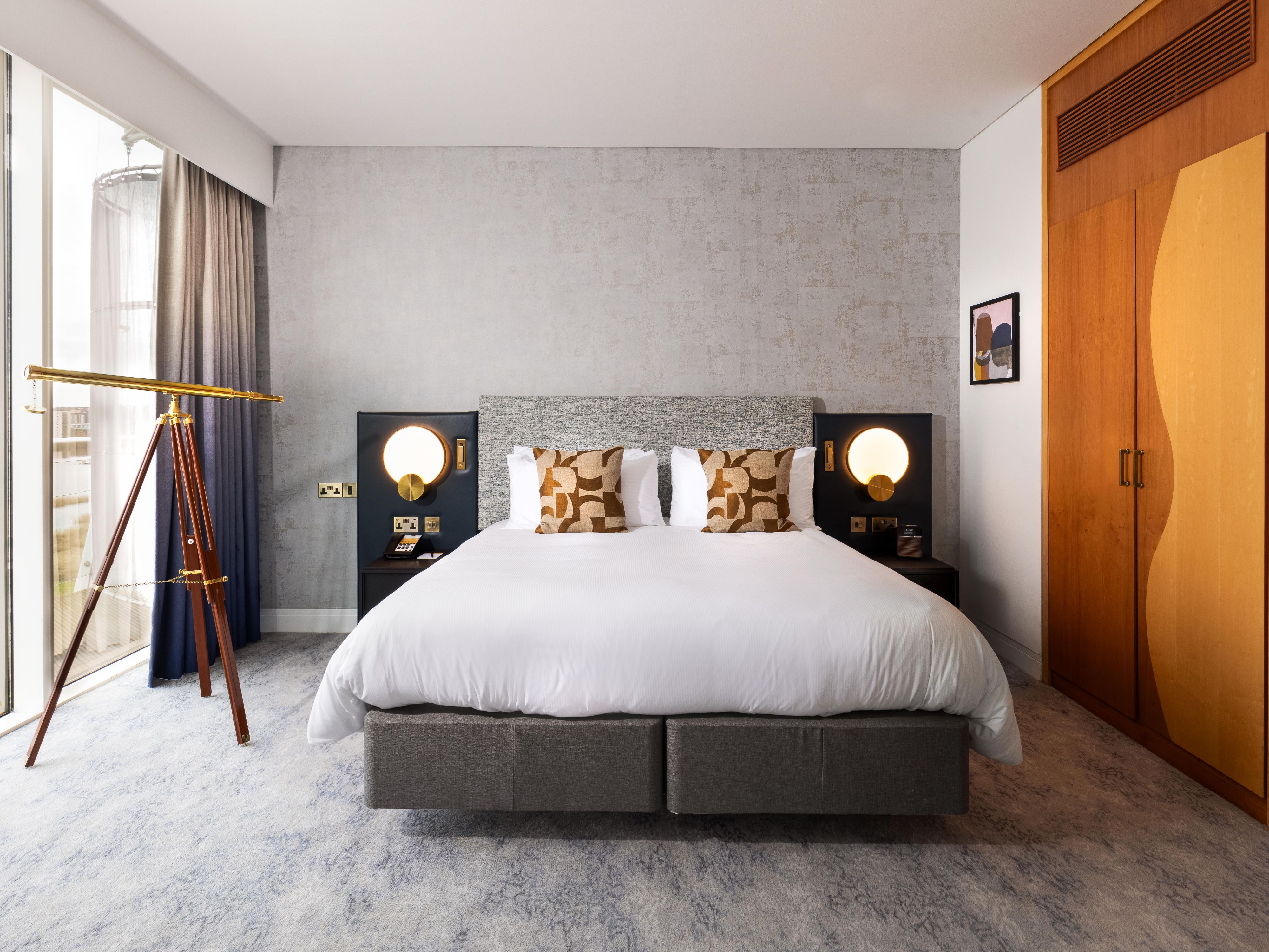 Celebrating 180 years of Tiger Bay! We're proud to continue the bay's legacy with our Llawr Bae Teigr: Tiger Bay Floor. 

With stunning panoramic views, luxurious suites, and cosy bedding made from recycled materials, enjoy a home-away-from-home experience with added splendour.