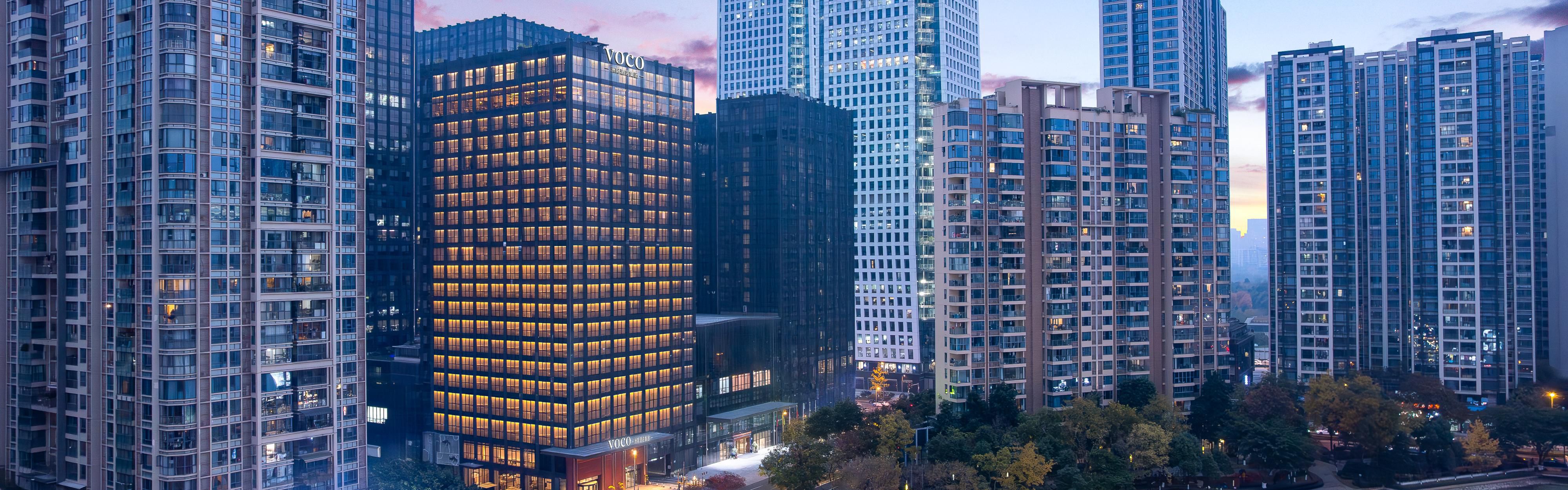 $hotelInfo.mediaDetails.welcomePhotos.primaryPhoto.caption}