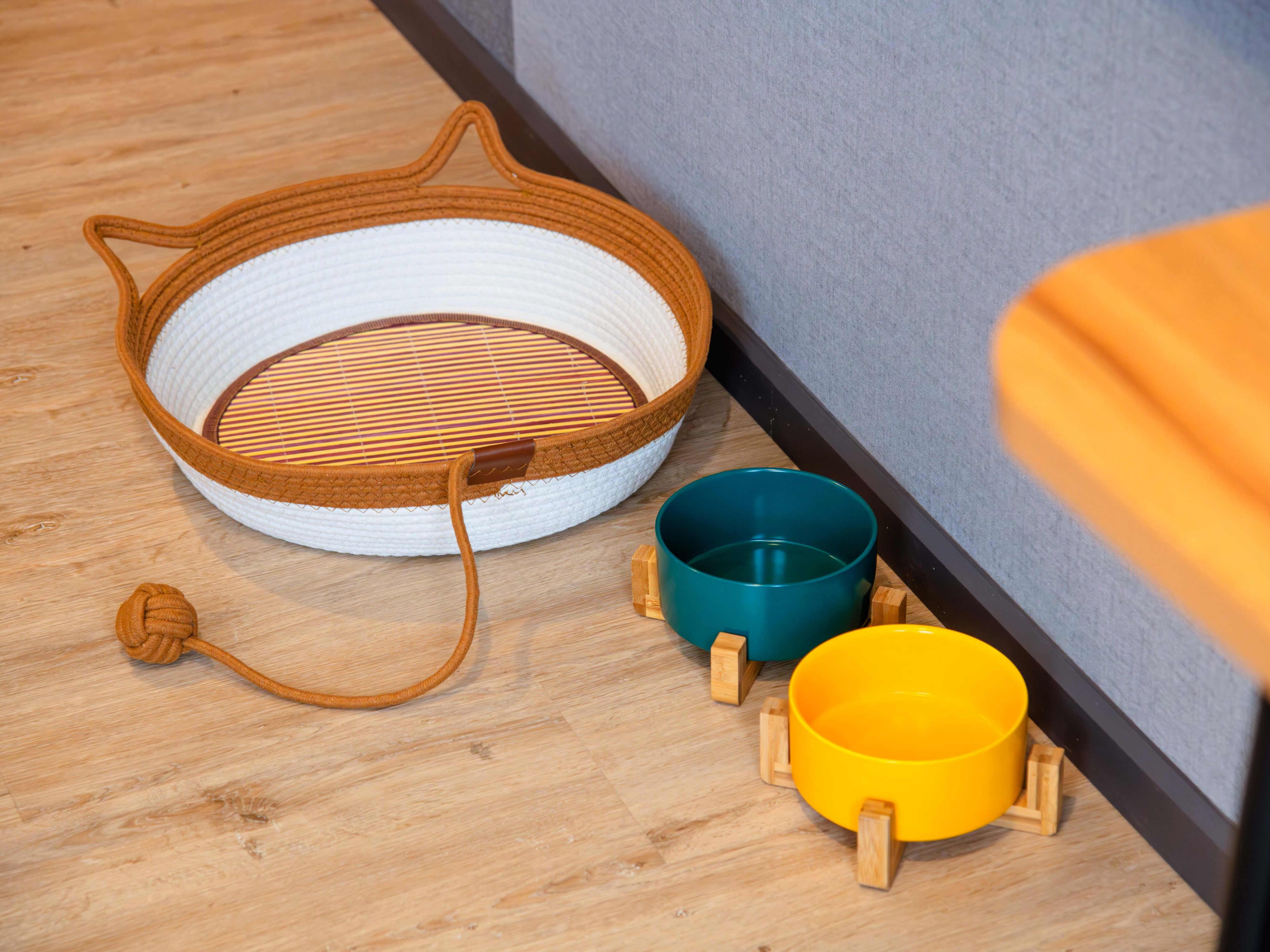 Travel with your furry friend at voco Chiayi! Pets can roam the lobby, stay on the 16th pet-friendly floor, sleep in your room or on the bed, and enjoy a “Pet Love Bag” with treats and toys. Dine together at our pet-friendly restaurant section or order pet meals. Steps from Chiayi’s greenway, your pet can walk, run, and play freely.